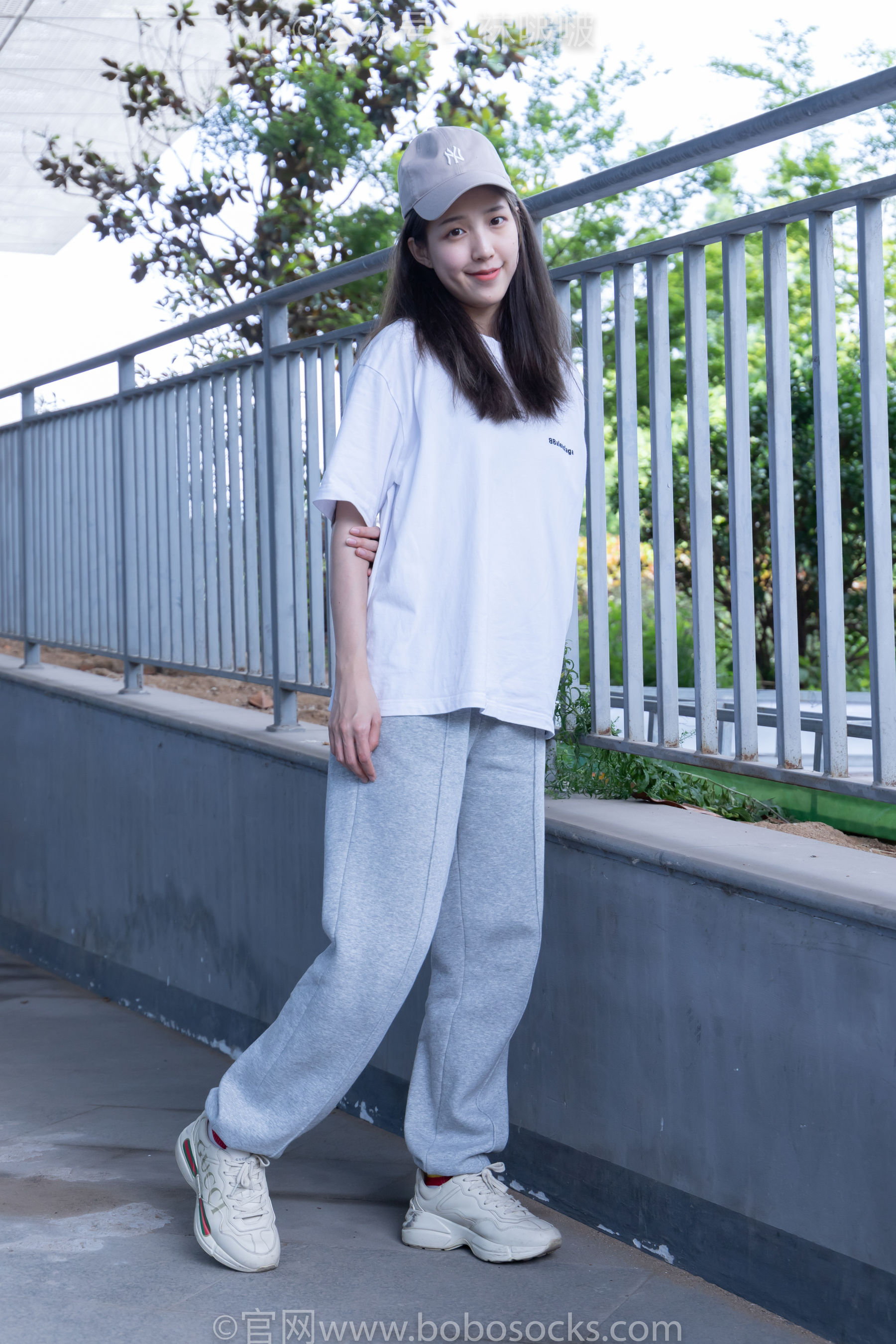BoBoSocks袜啵啵 No.012 泡芙-运动鞋、白棉袜、裸足