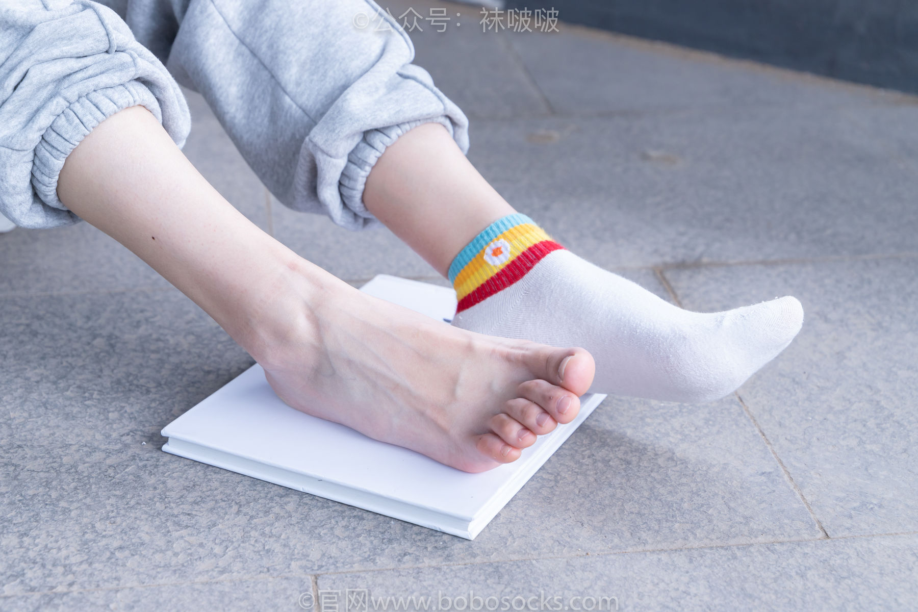 BoBoSocks袜啵啵 No.012 泡芙-运动鞋、白棉袜、裸足