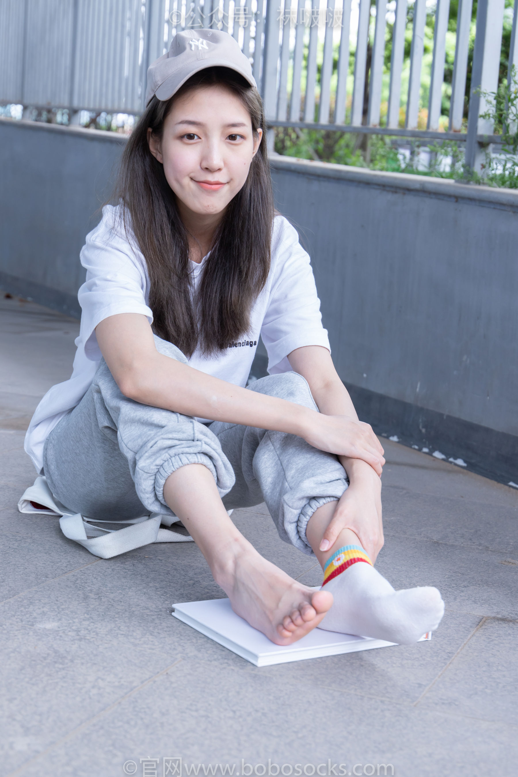 BoBoSocks袜啵啵 No.012 泡芙-运动鞋、白棉袜、裸足