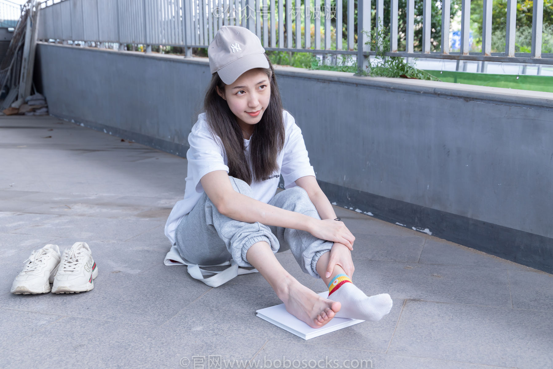 BoBoSocks袜啵啵 No.012 泡芙-运动鞋、白棉袜、裸足