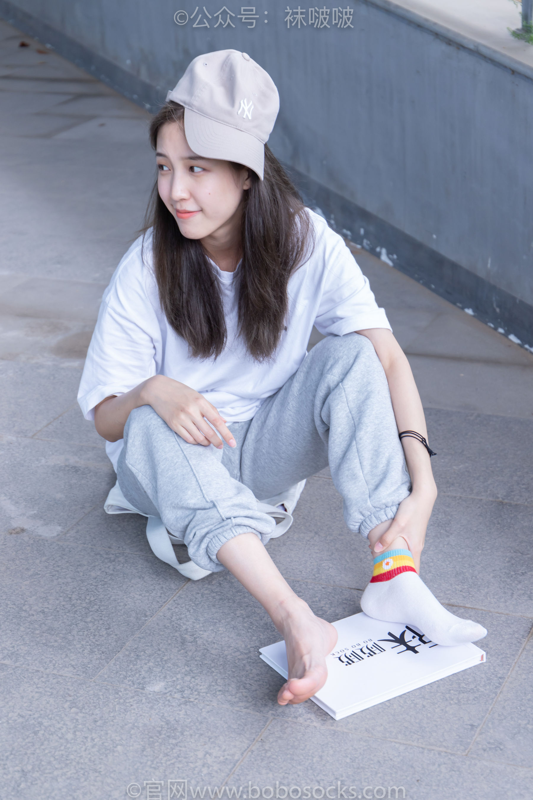 BoBoSocks袜啵啵 No.012 泡芙-运动鞋、白棉袜、裸足