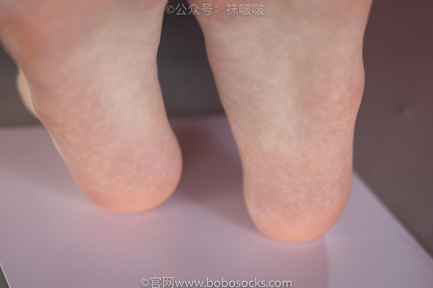 BoBoSocks袜啵啵 No.018 木木-运动鞋、白棉袜、裸足