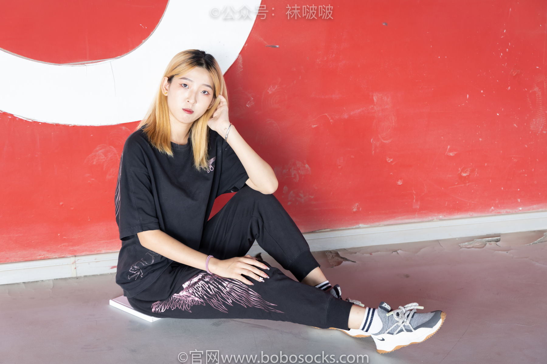 BoBoSocks袜啵啵 No.018 木木-运动鞋、白棉袜、裸足