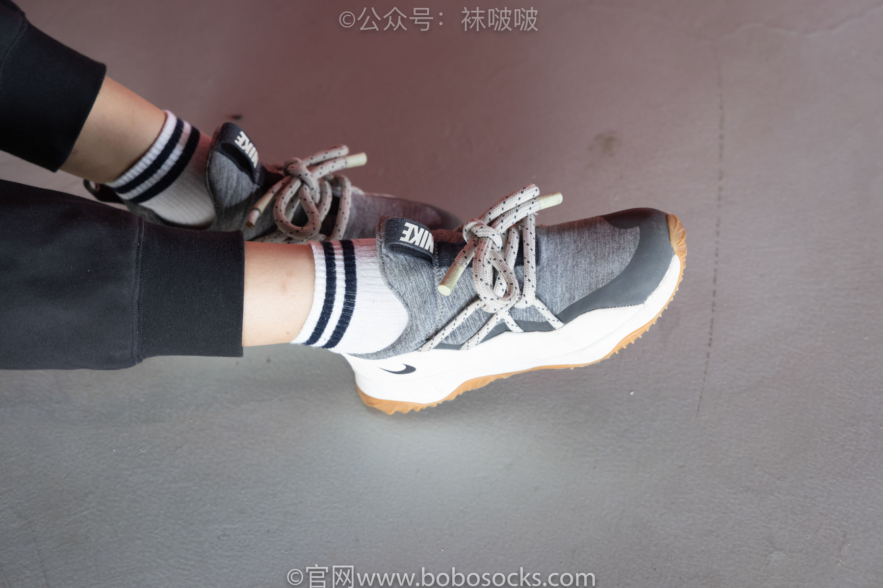 BoBoSocks袜啵啵 No.018 木木-运动鞋、白棉袜、裸足