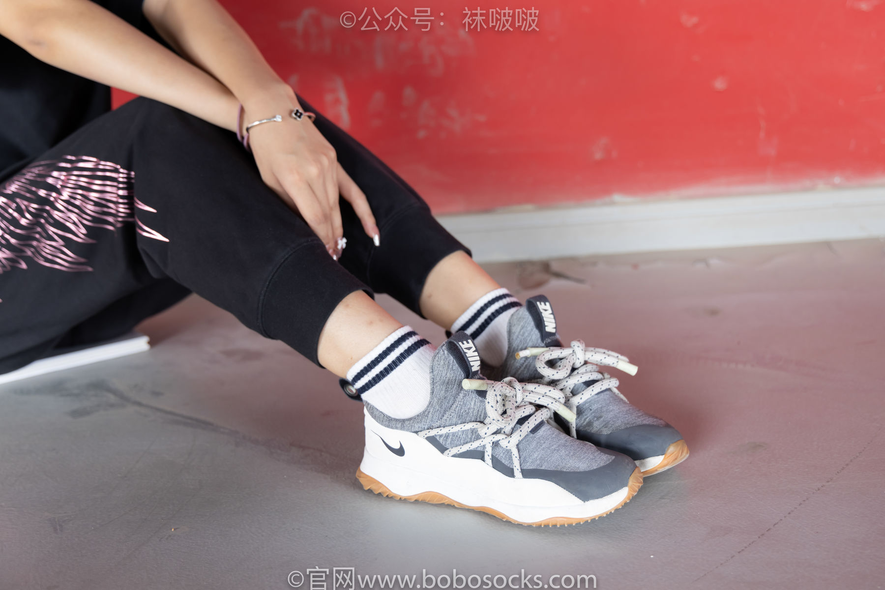 BoBoSocks袜啵啵 No.018 木木-运动鞋、白棉袜、裸足