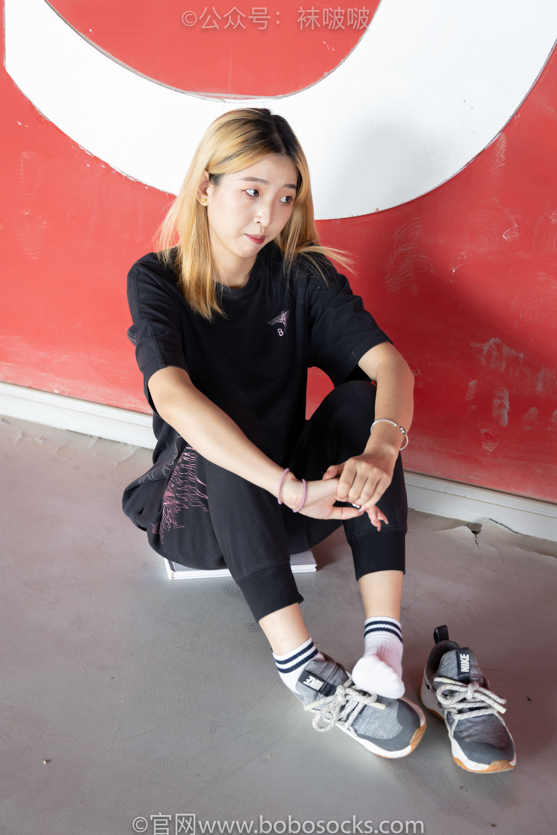 BoBoSocks袜啵啵 No.018 木木-运动鞋、白棉袜、裸足