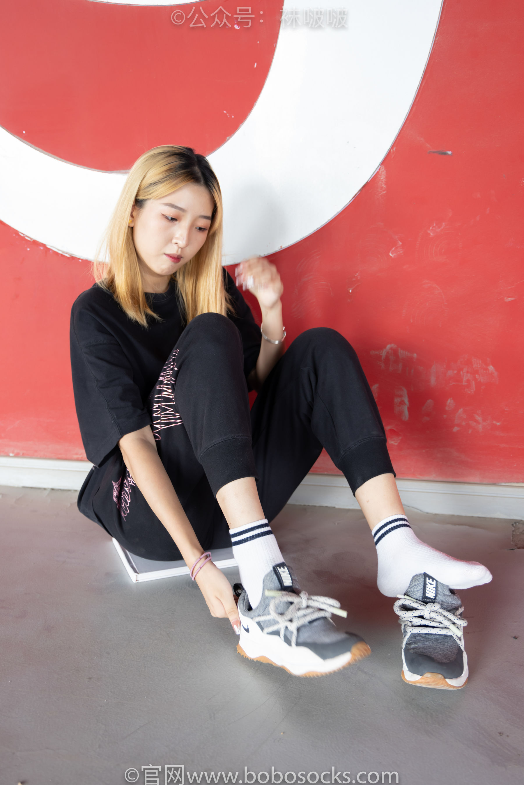 BoBoSocks袜啵啵 No.018 木木-运动鞋、白棉袜、裸足