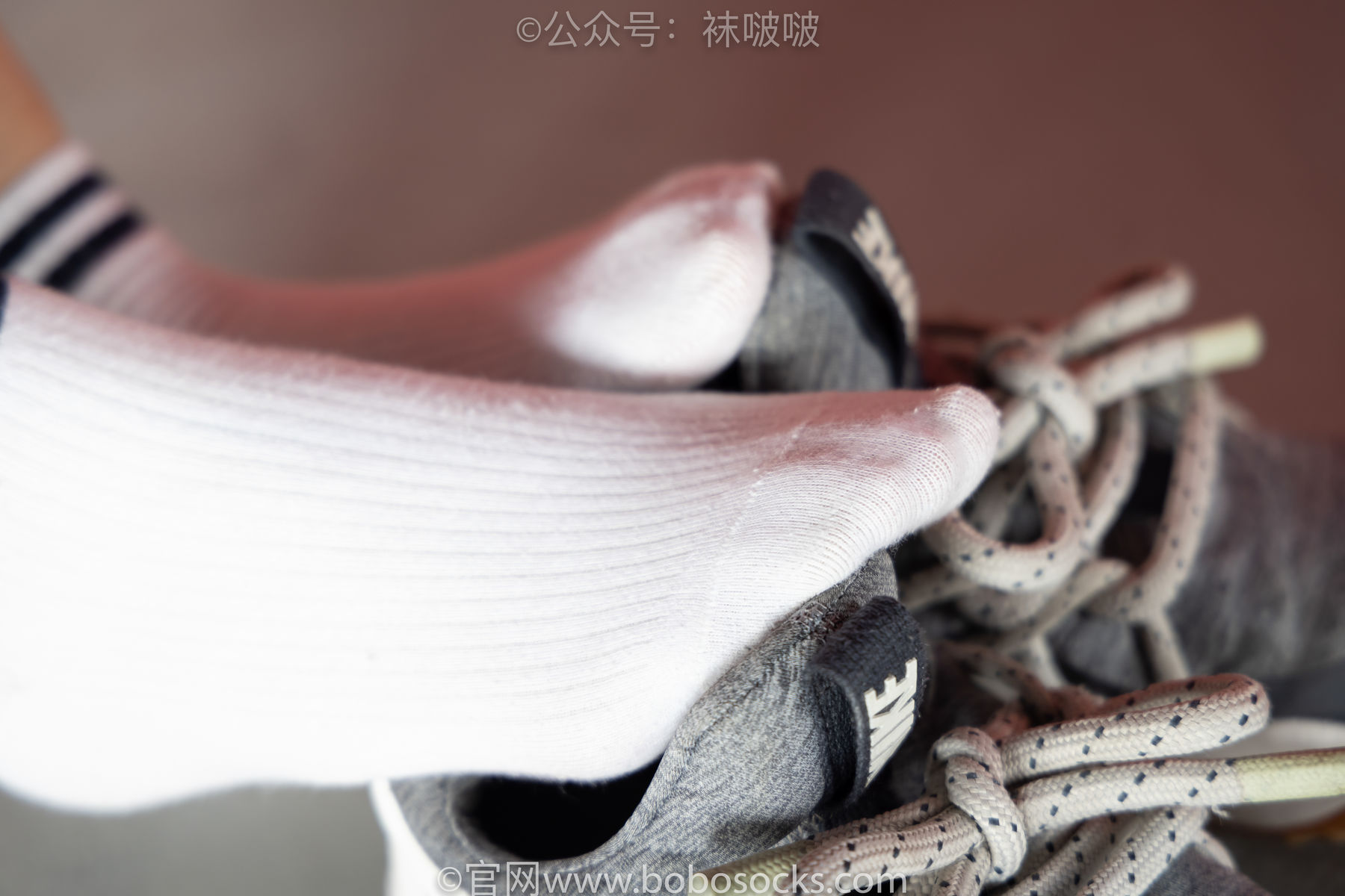 BoBoSocks袜啵啵 No.018 木木-运动鞋、白棉袜、裸足