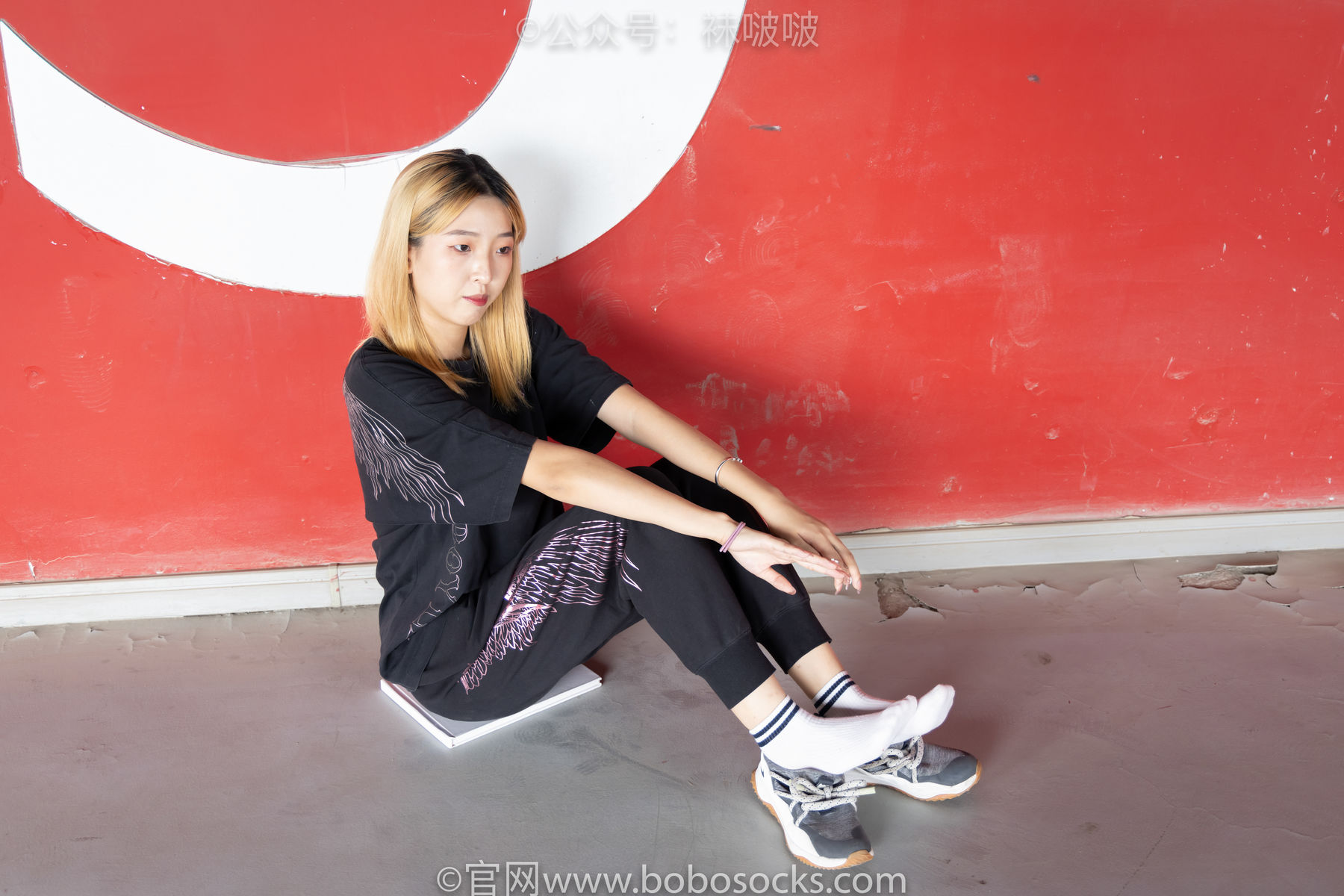 BoBoSocks袜啵啵 No.018 木木-运动鞋、白棉袜、裸足