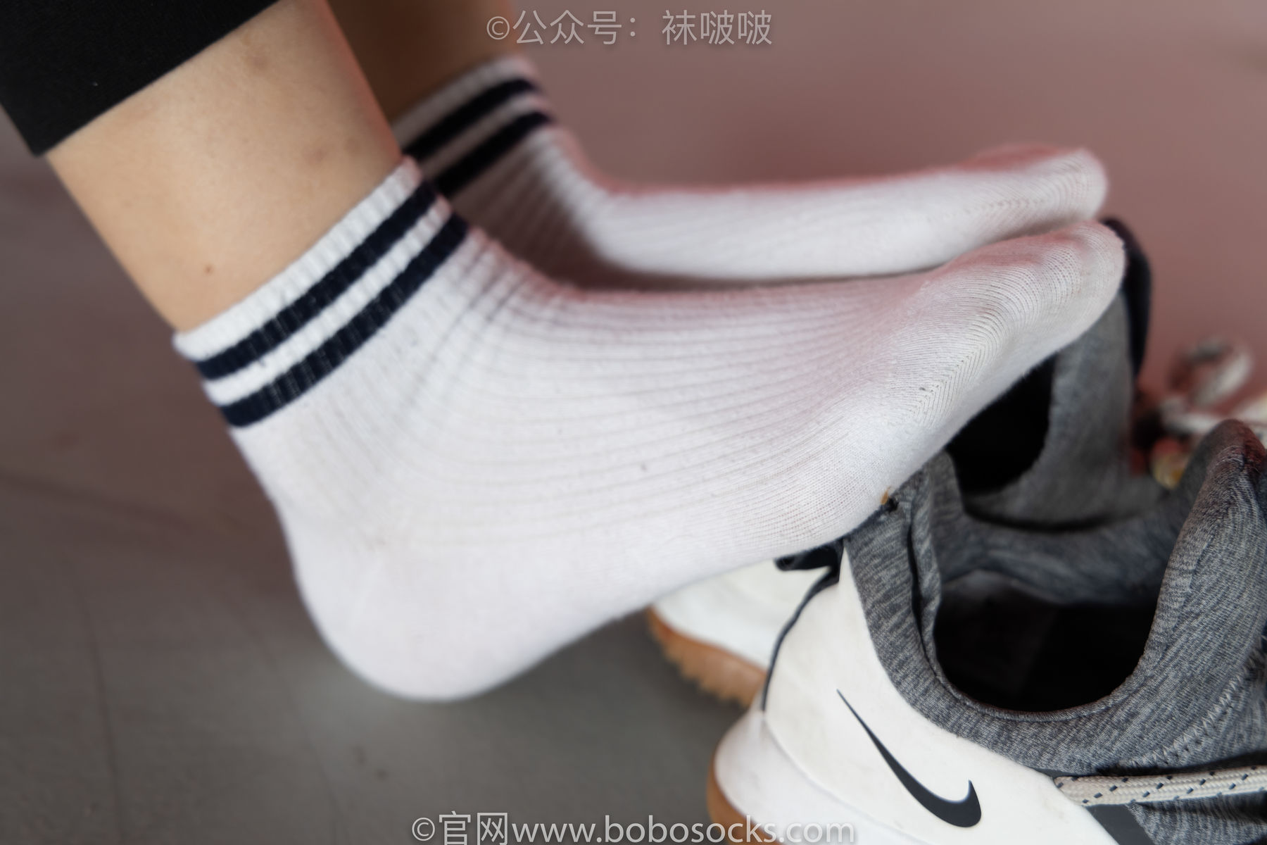 BoBoSocks袜啵啵 No.018 木木-运动鞋、白棉袜、裸足