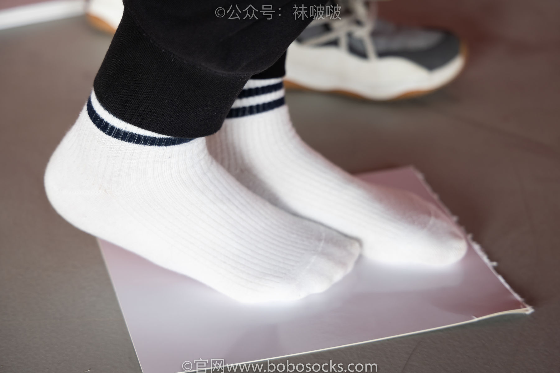BoBoSocks袜啵啵 No.018 木木-运动鞋、白棉袜、裸足