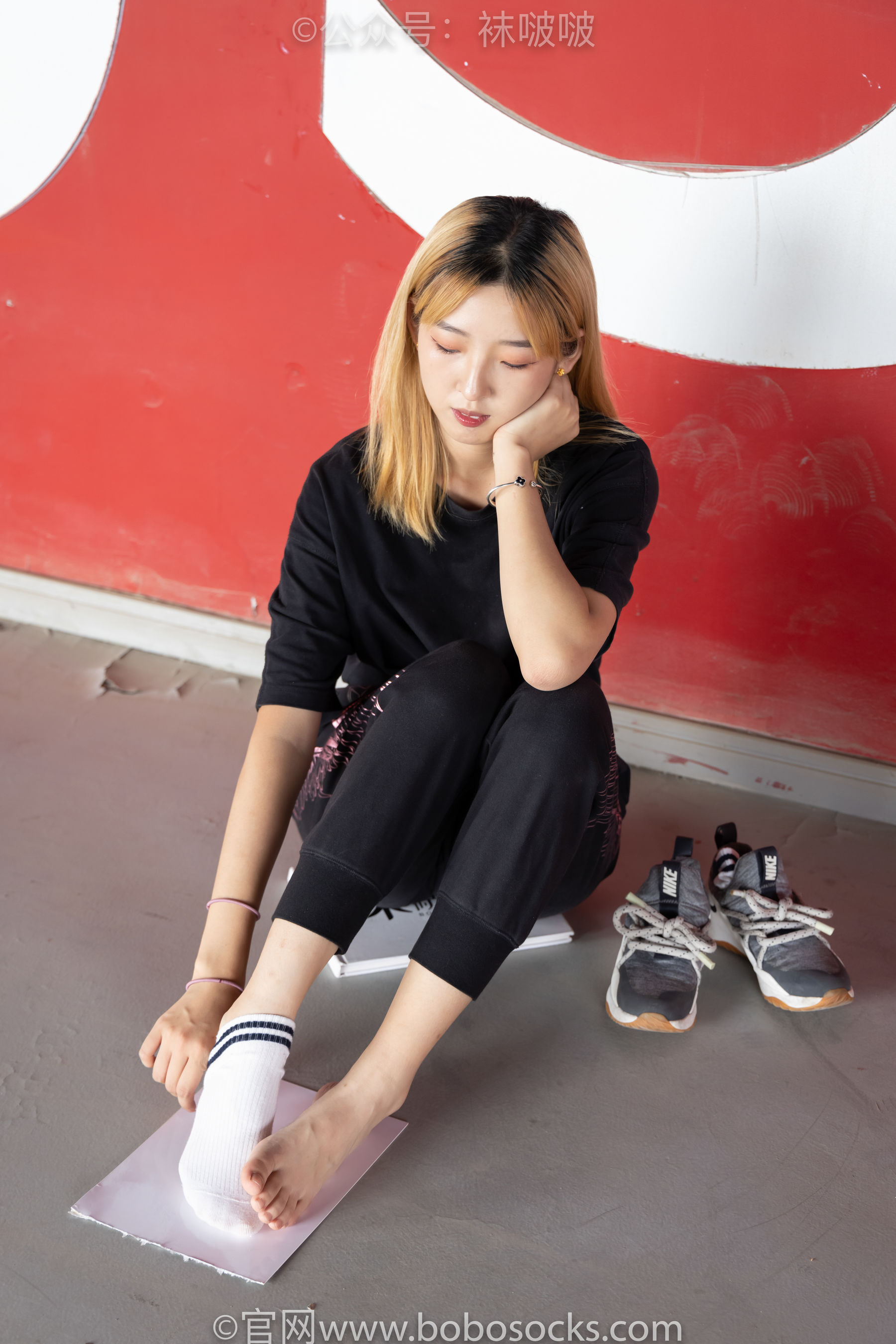 BoBoSocks袜啵啵 No.018 木木-运动鞋、白棉袜、裸足