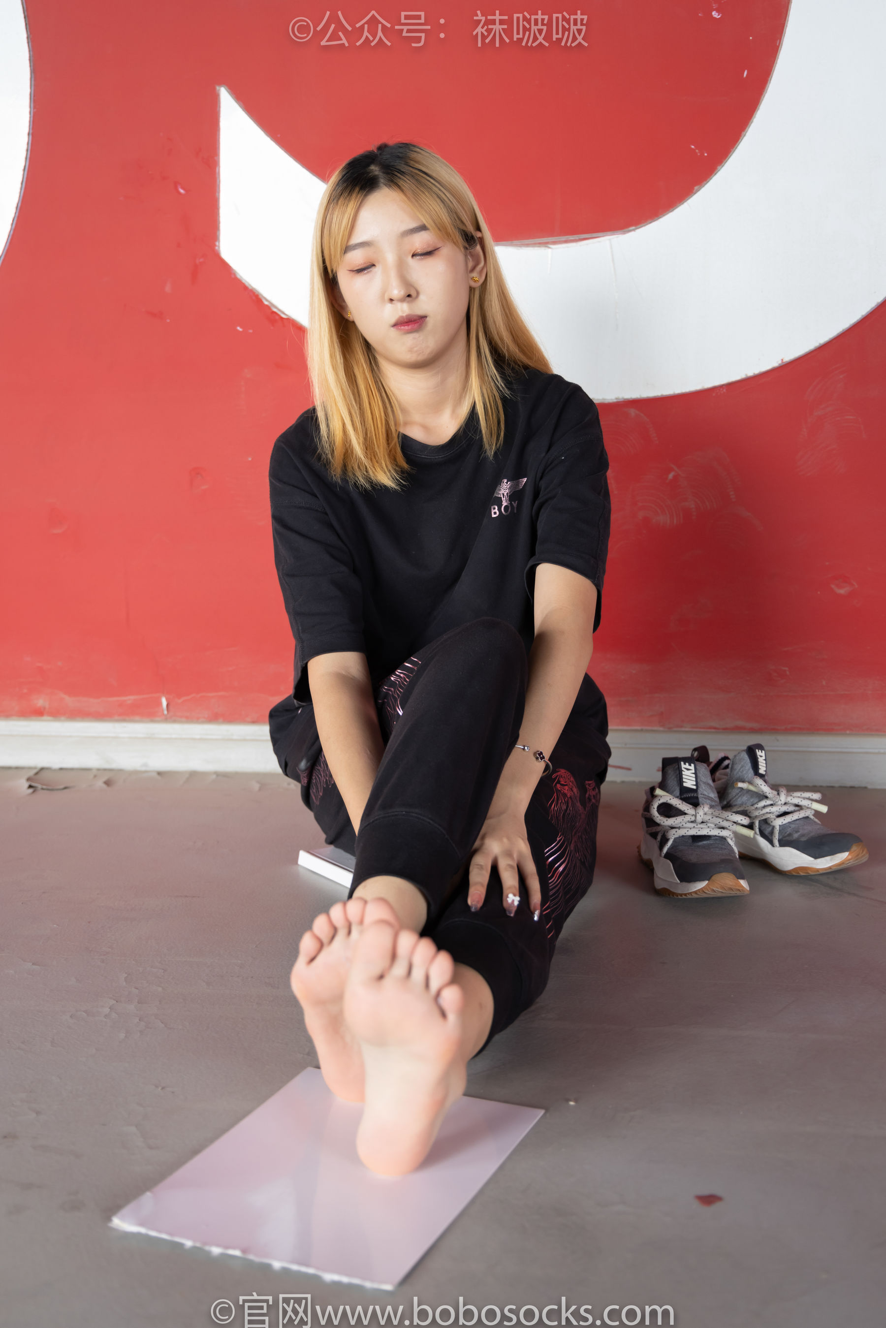 BoBoSocks袜啵啵 No.018 木木-运动鞋、白棉袜、裸足