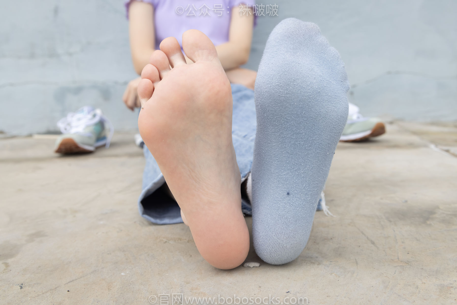 BoBoSocks袜啵啵 No.020 熊熊-NB运动鞋、蓝色短棉袜、裸足