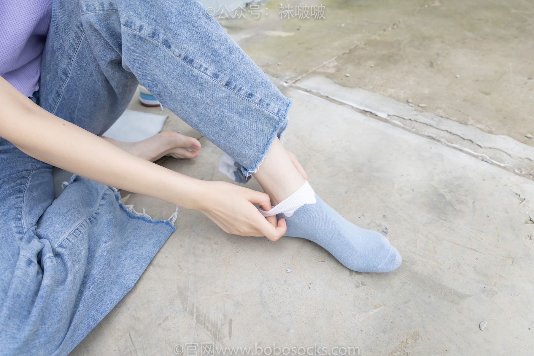 BoBoSocks袜啵啵 No.020 熊熊-NB运动鞋、蓝色短棉袜、裸足