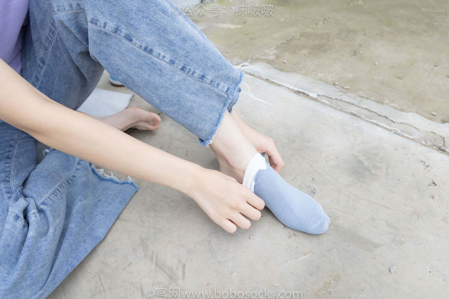 BoBoSocks袜啵啵 No.020 熊熊-NB运动鞋、蓝色短棉袜、裸足