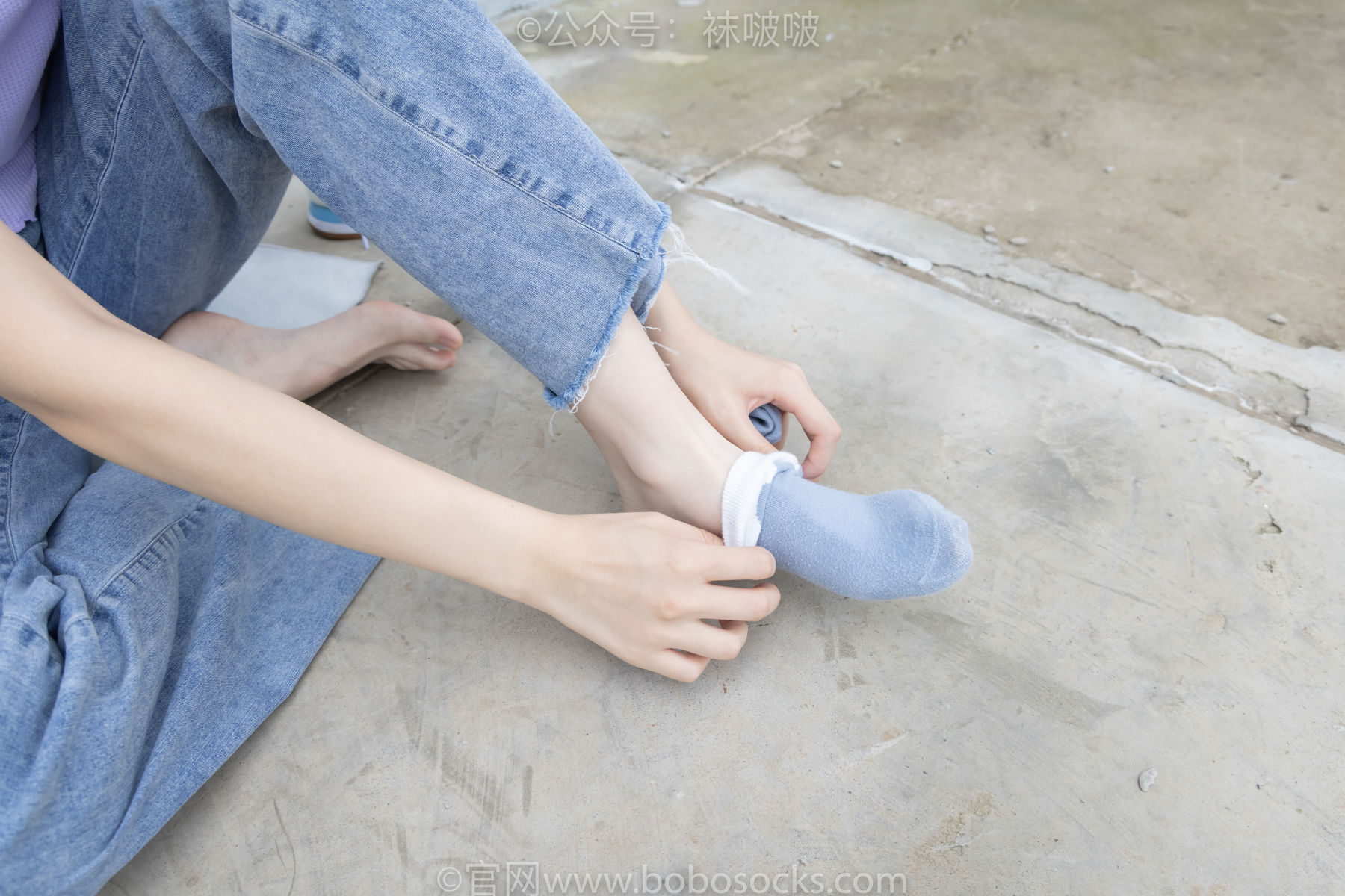 BoBoSocks袜啵啵 No.020 熊熊-NB运动鞋、蓝色短棉袜、裸足