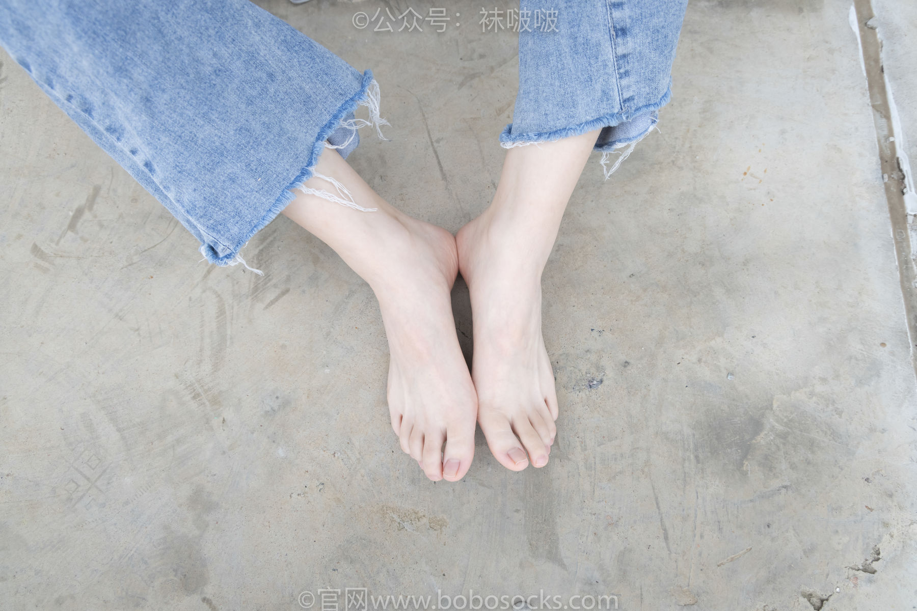 BoBoSocks袜啵啵 No.020 熊熊-NB运动鞋、蓝色短棉袜、裸足