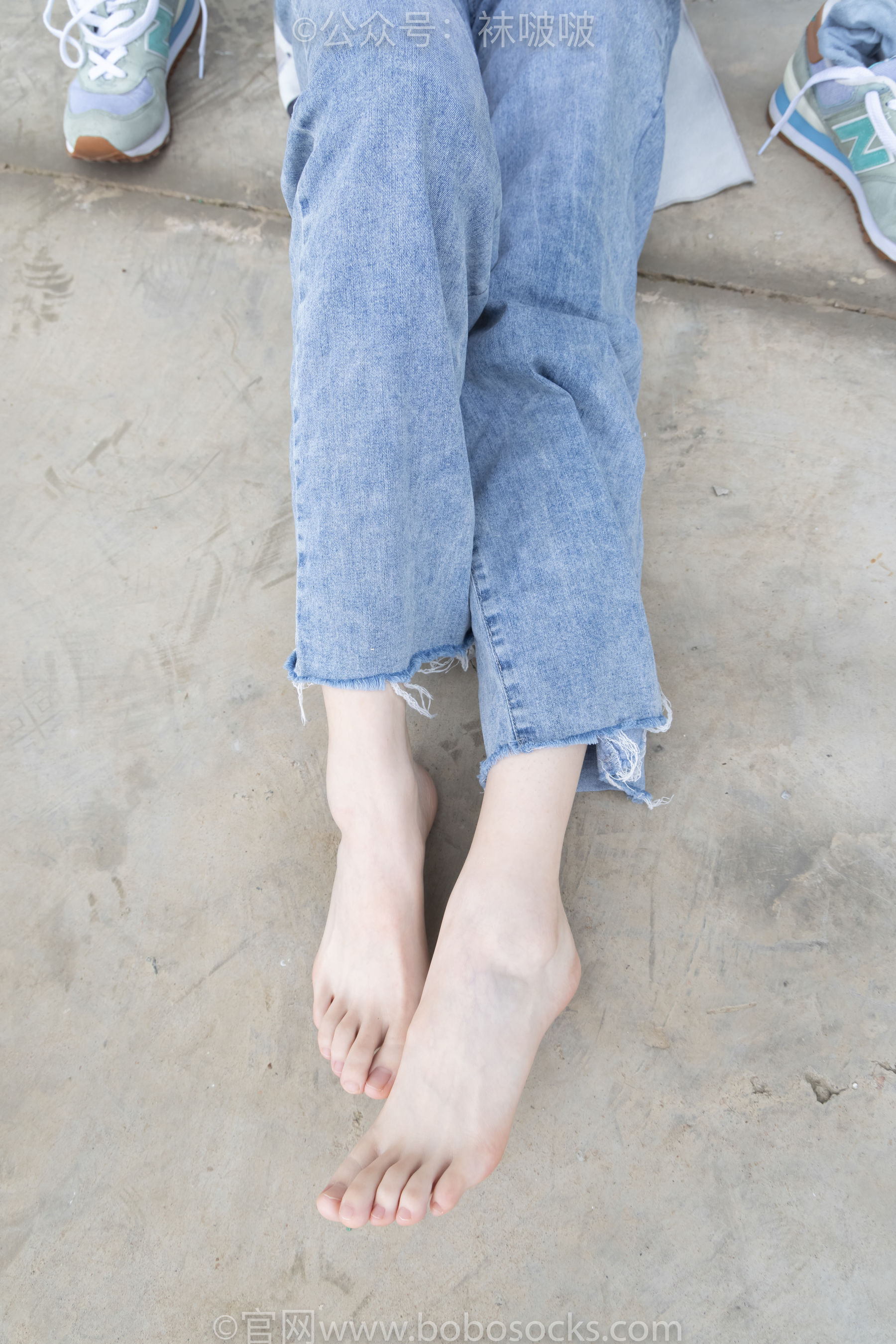 BoBoSocks袜啵啵 No.020 熊熊-NB运动鞋、蓝色短棉袜、裸足