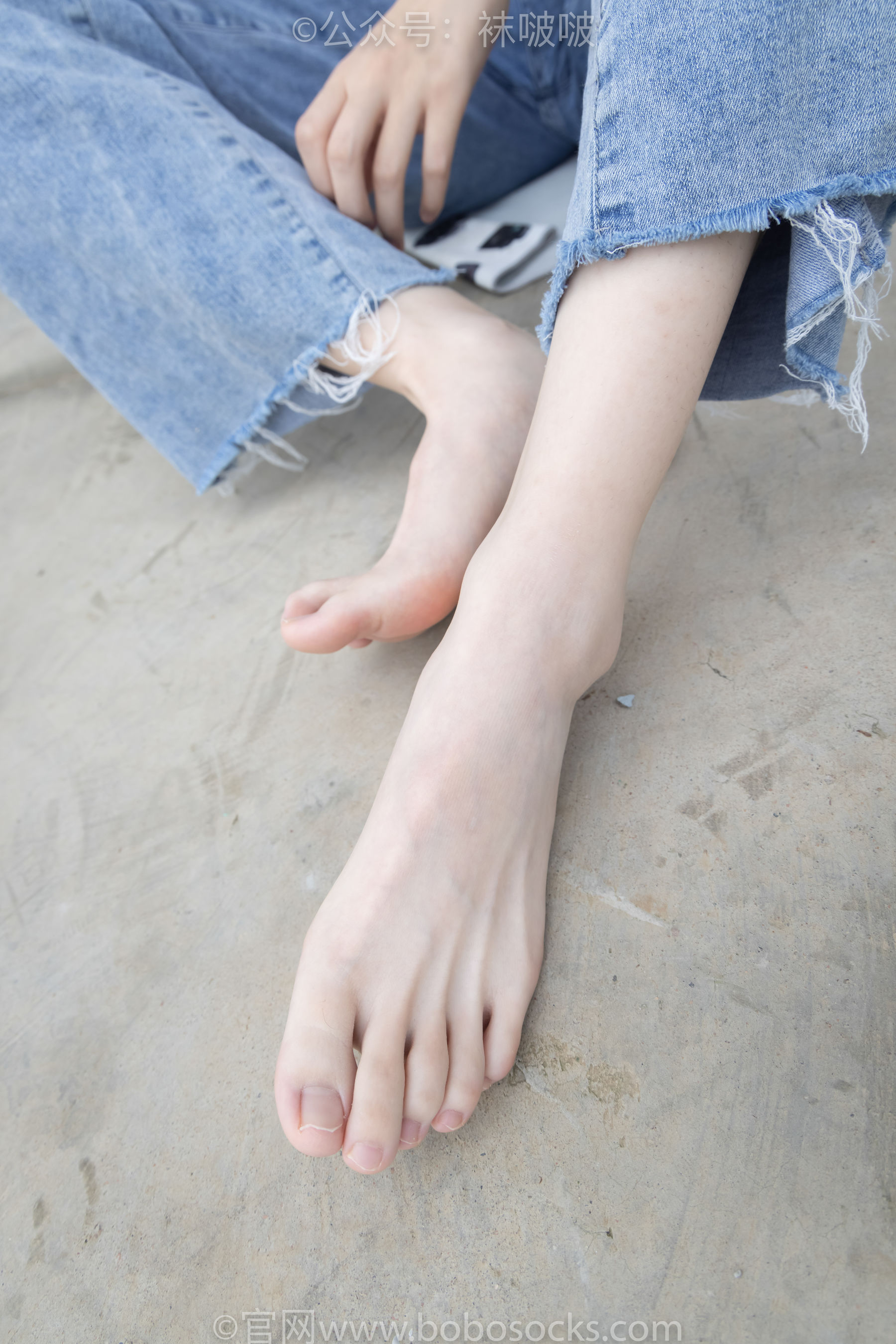 BoBoSocks袜啵啵 No.020 熊熊-NB运动鞋、蓝色短棉袜、裸足