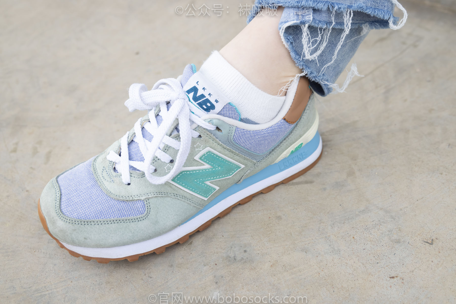 BoBoSocks袜啵啵 No.020 熊熊-NB运动鞋、蓝色短棉袜、裸足
