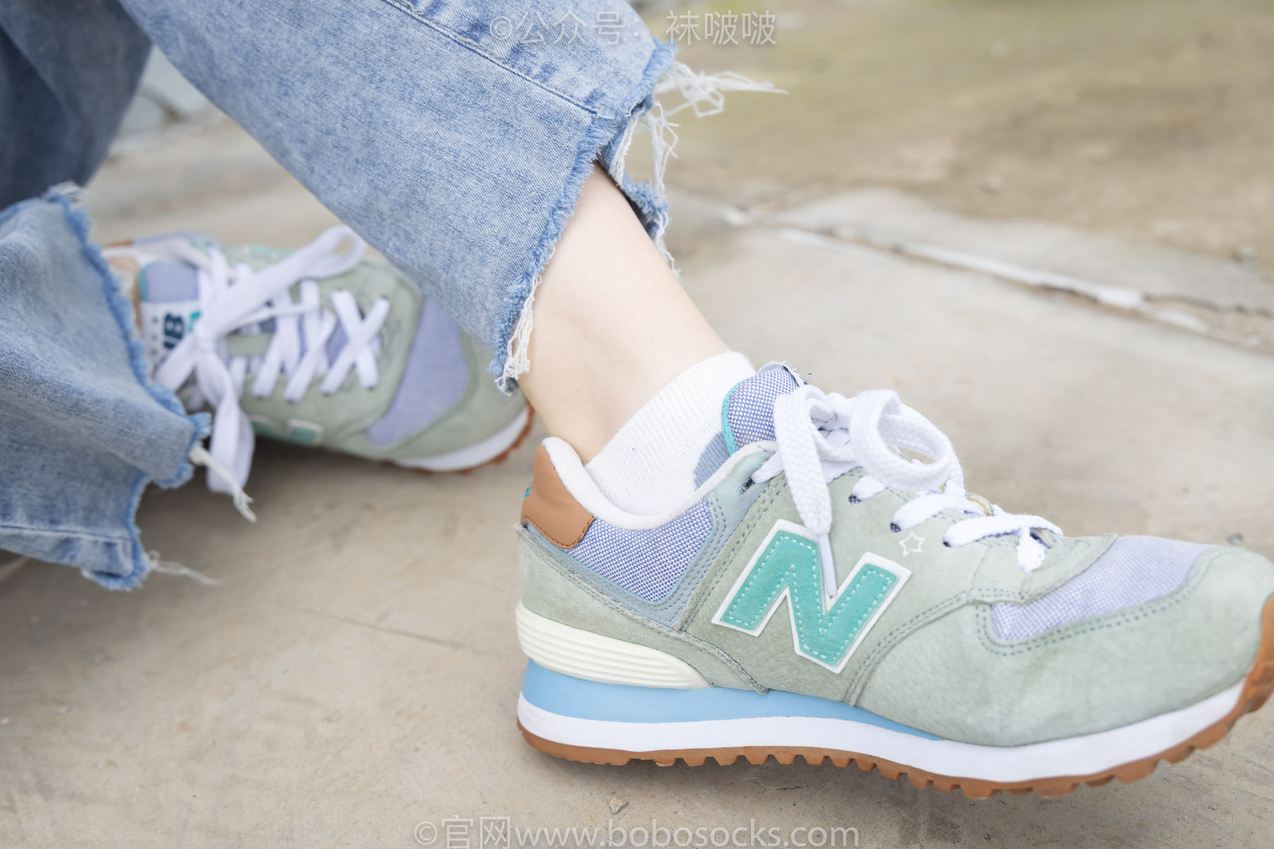 BoBoSocks袜啵啵 No.020 熊熊-NB运动鞋、蓝色短棉袜、裸足