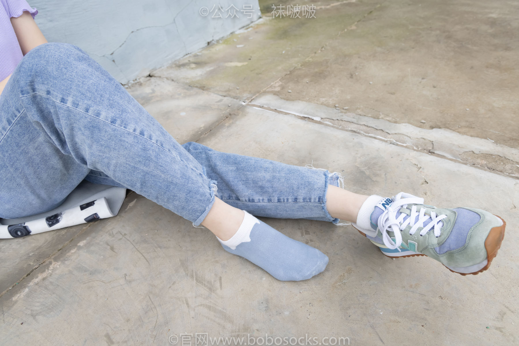 BoBoSocks袜啵啵 No.020 熊熊-NB运动鞋、蓝色短棉袜、裸足