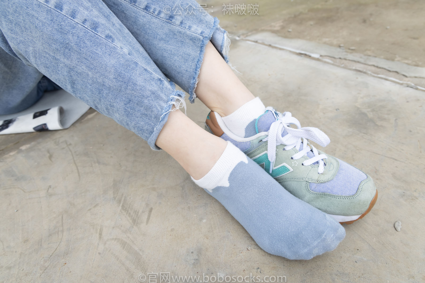 BoBoSocks袜啵啵 No.020 熊熊-NB运动鞋、蓝色短棉袜、裸足