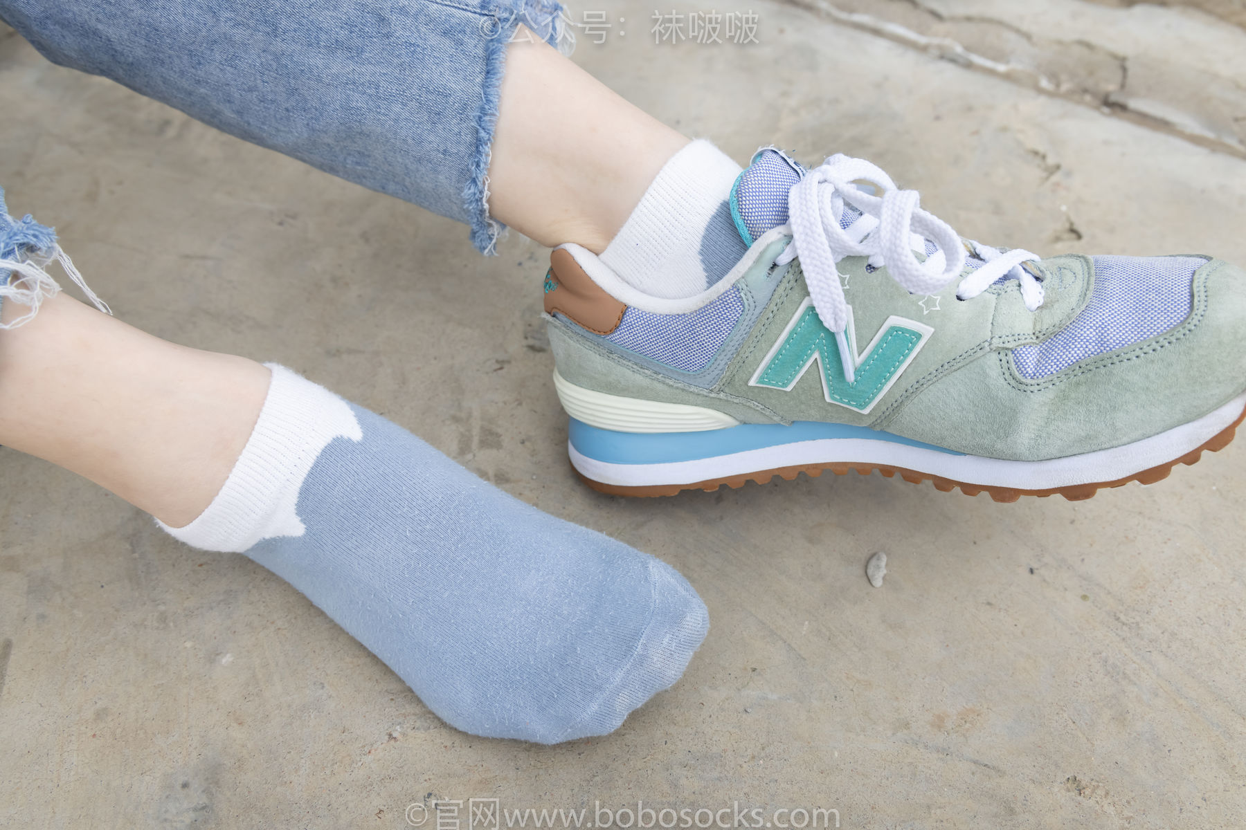 BoBoSocks袜啵啵 No.020 熊熊-NB运动鞋、蓝色短棉袜、裸足