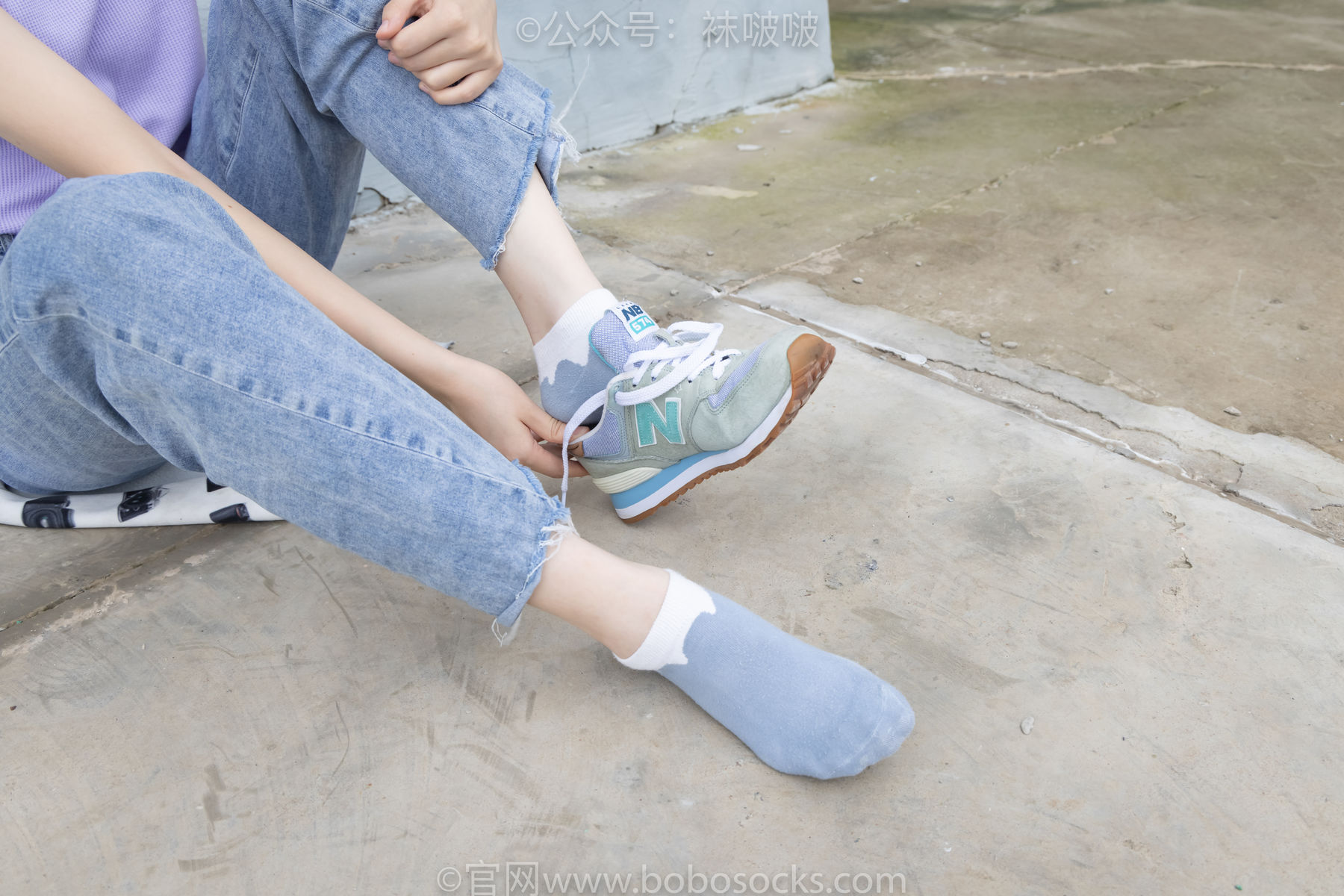 BoBoSocks袜啵啵 No.020 熊熊-NB运动鞋、蓝色短棉袜、裸足
