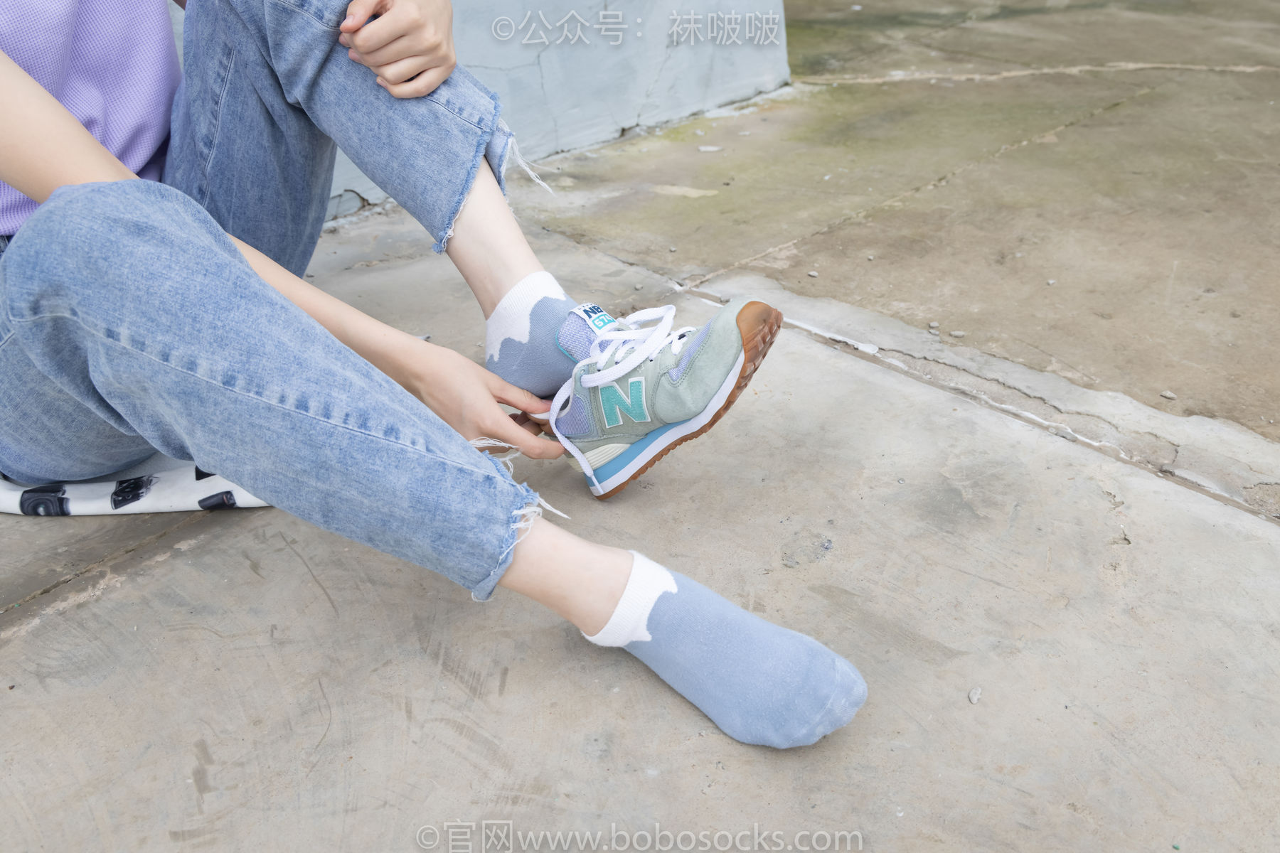 BoBoSocks袜啵啵 No.020 熊熊-NB运动鞋、蓝色短棉袜、裸足