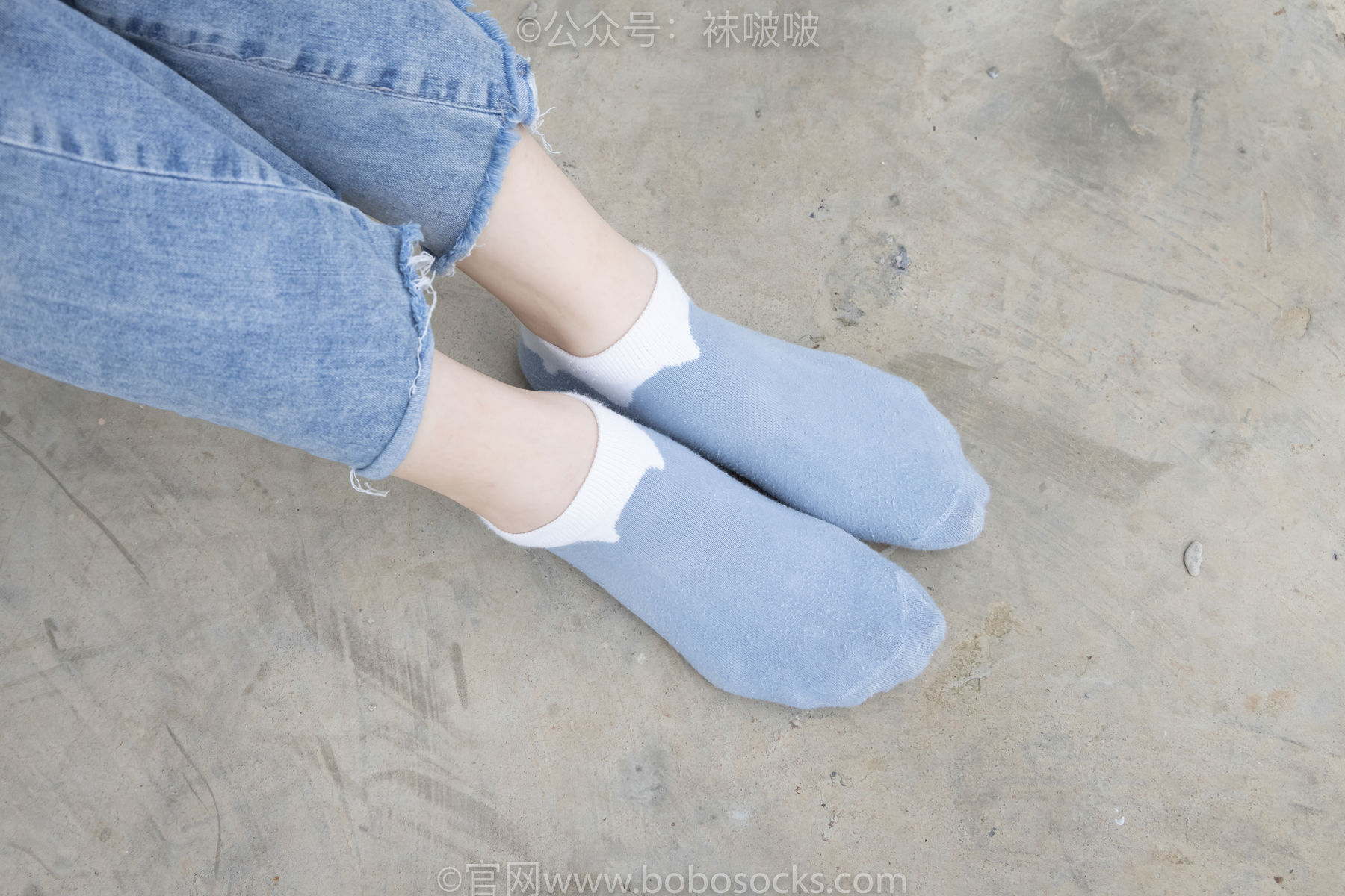BoBoSocks袜啵啵 No.020 熊熊-NB运动鞋、蓝色短棉袜、裸足