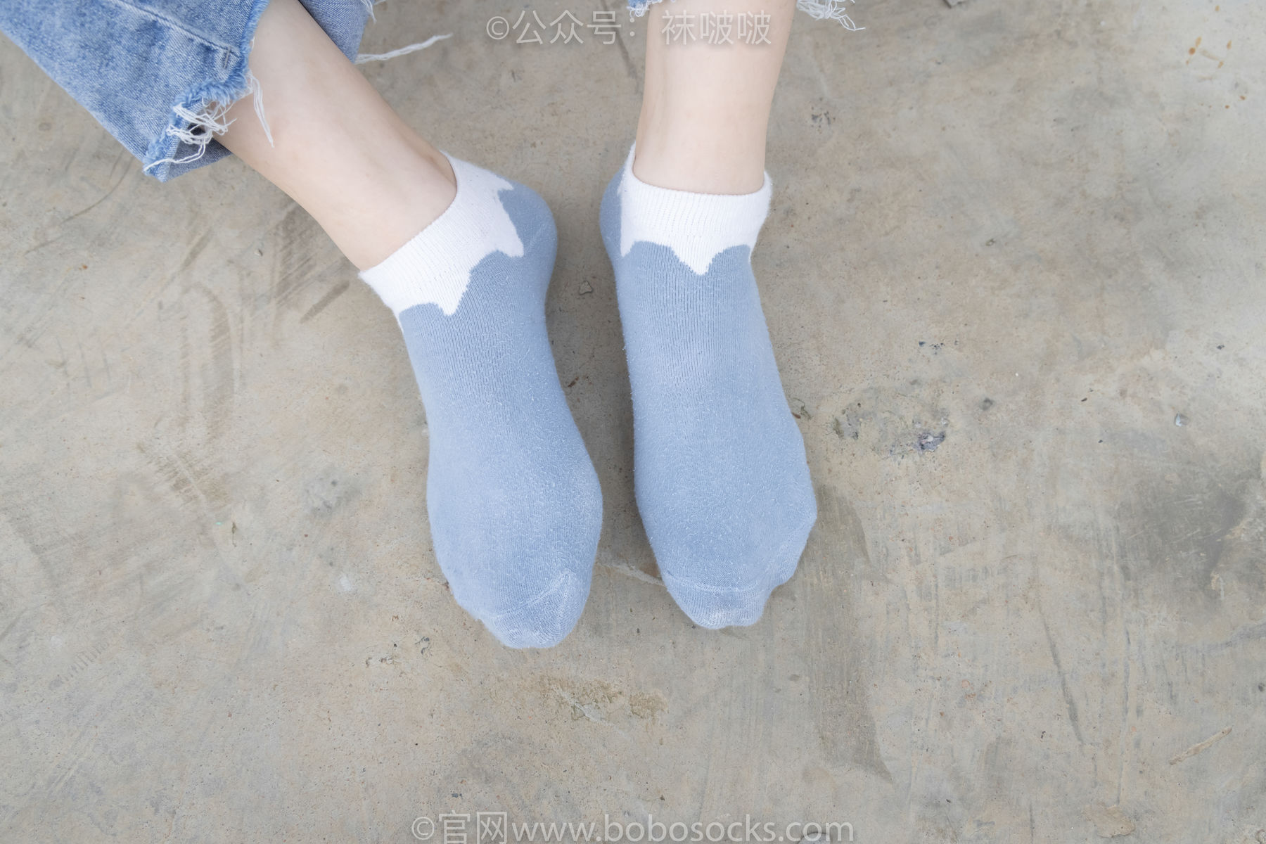 BoBoSocks袜啵啵 No.020 熊熊-NB运动鞋、蓝色短棉袜、裸足
