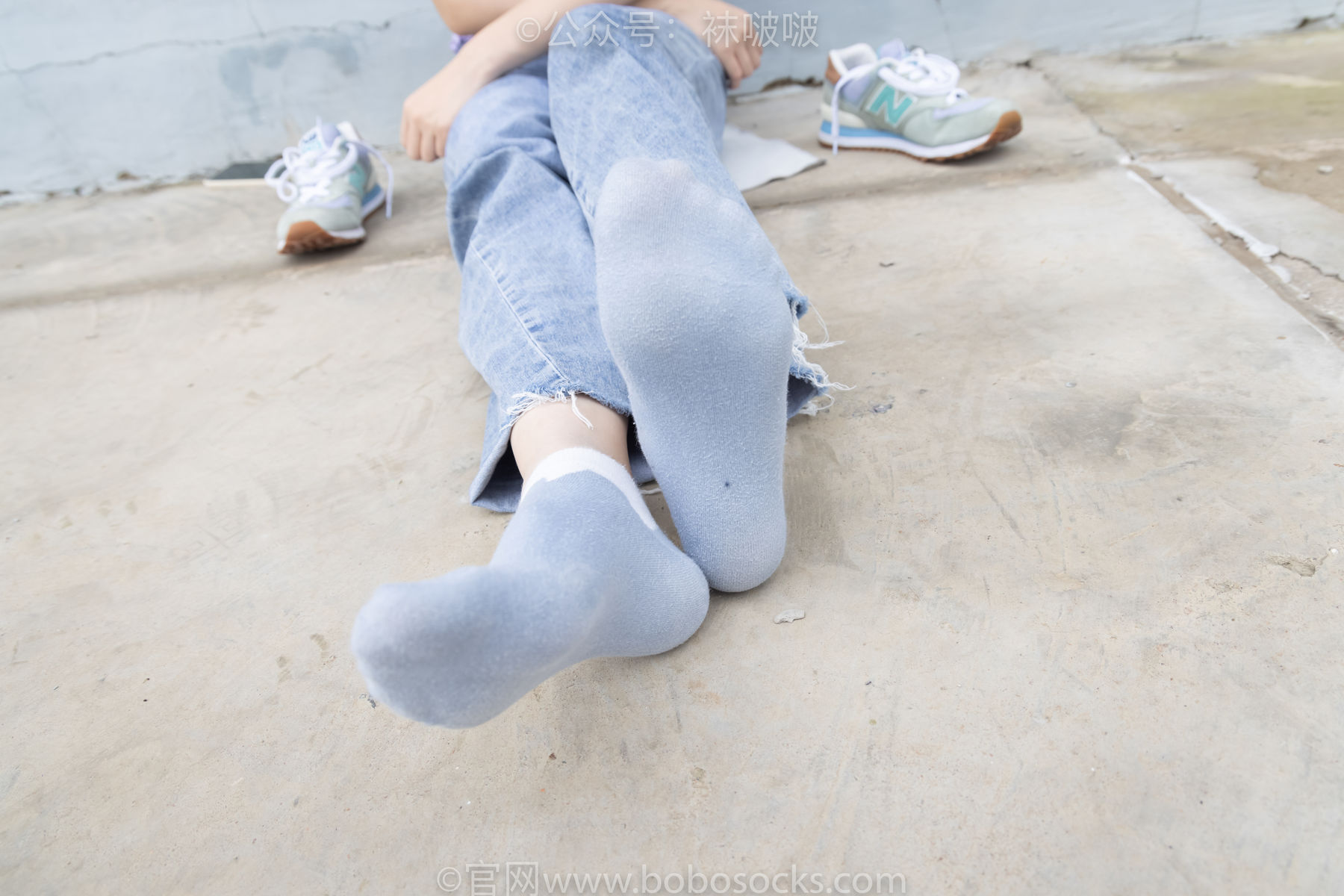 BoBoSocks袜啵啵 No.020 熊熊-NB运动鞋、蓝色短棉袜、裸足