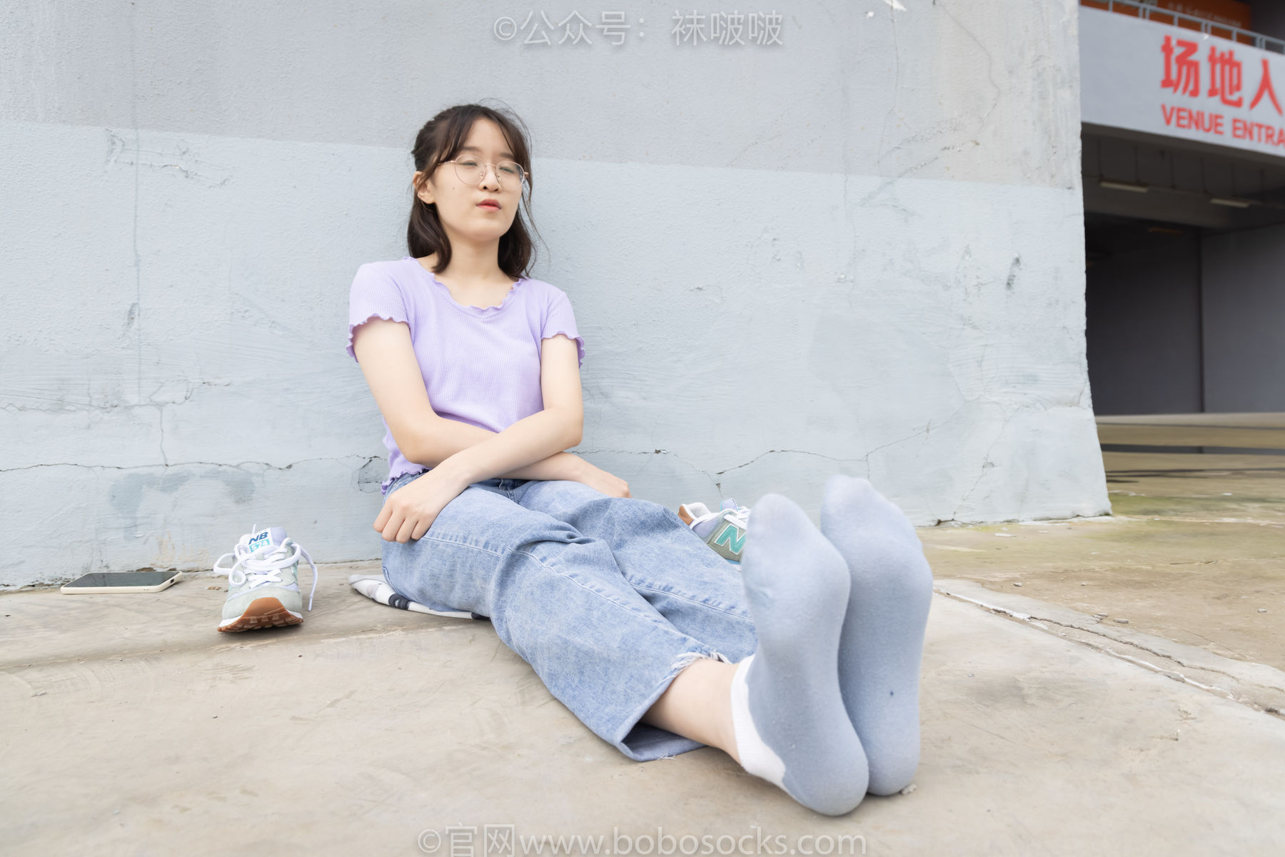 BoBoSocks袜啵啵 No.020 熊熊-NB运动鞋、蓝色短棉袜、裸足