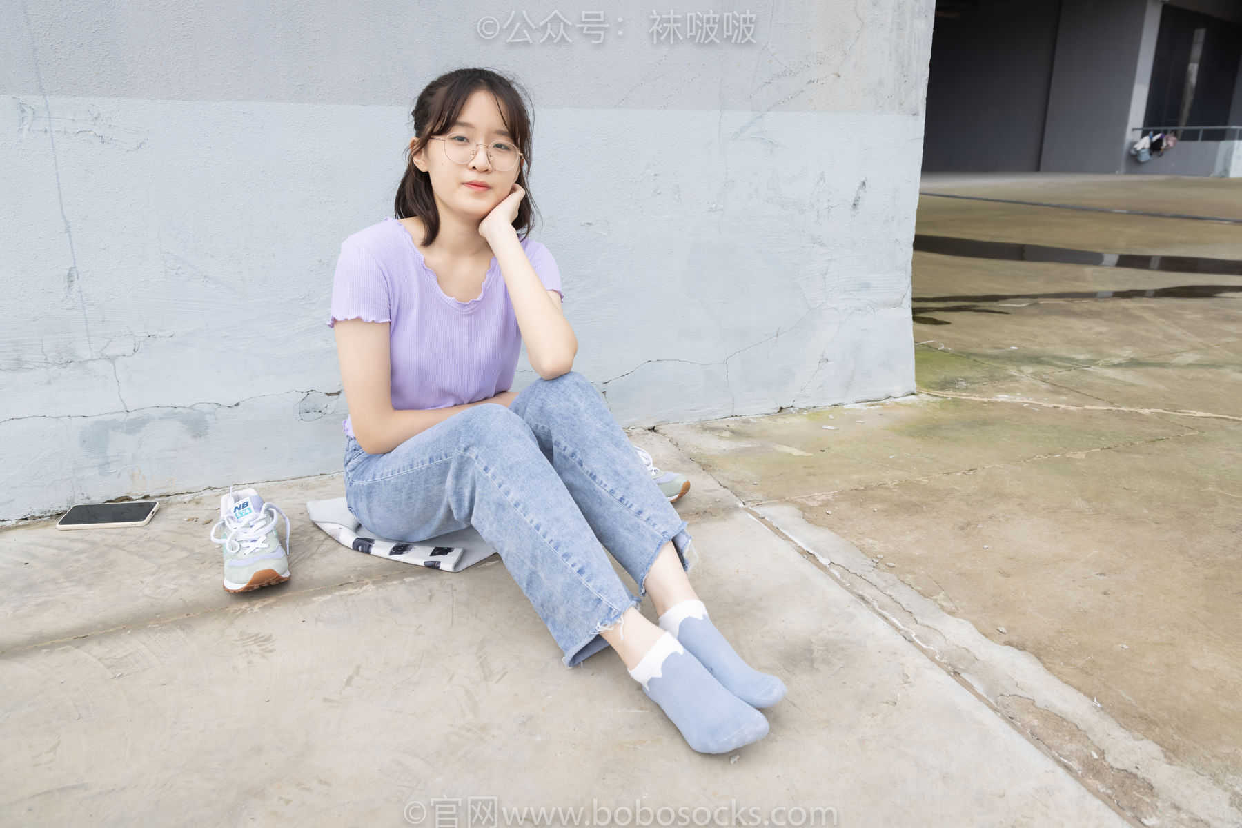 BoBoSocks袜啵啵 No.020 熊熊-NB运动鞋、蓝色短棉袜、裸足