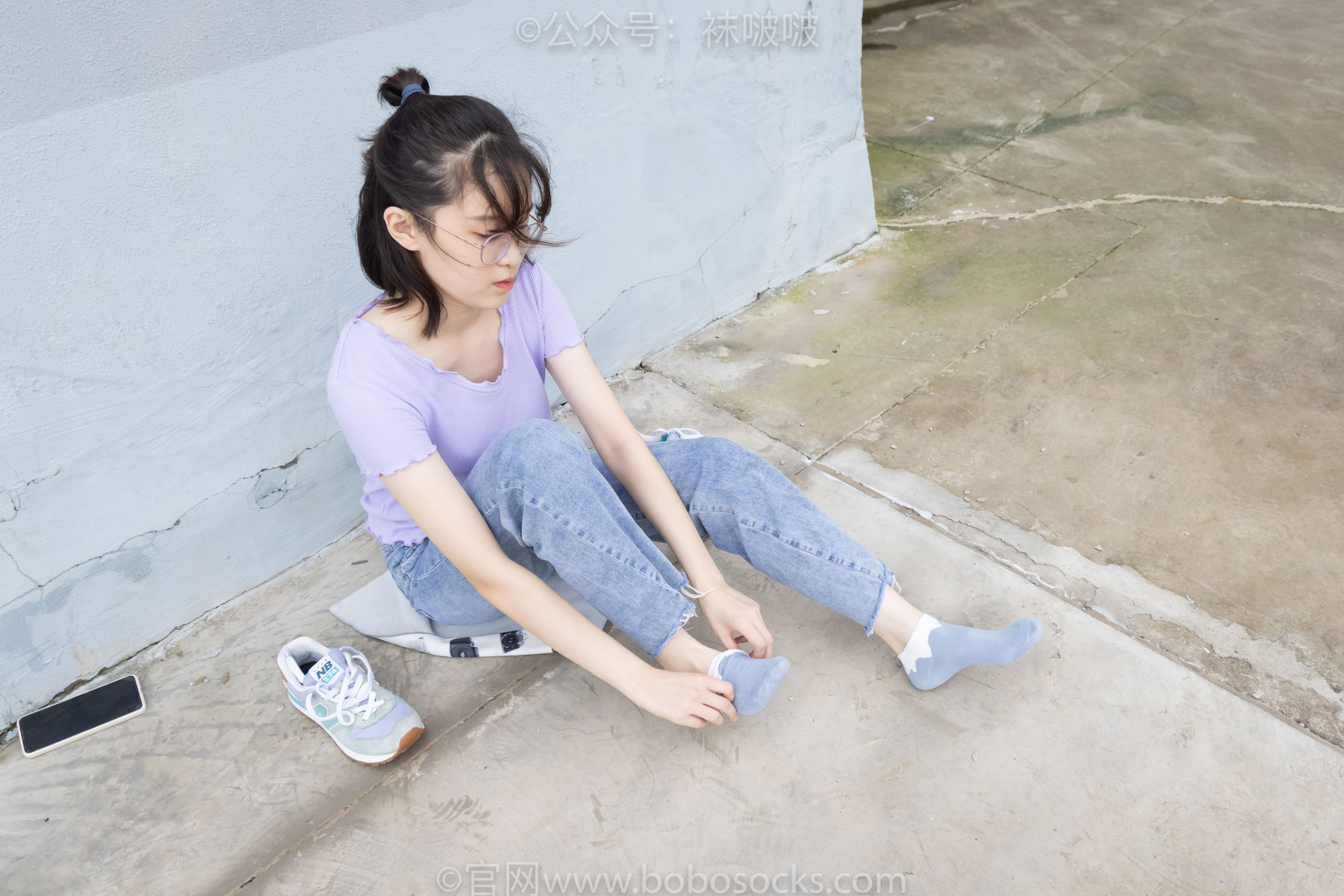 BoBoSocks袜啵啵 No.020 熊熊-NB运动鞋、蓝色短棉袜、裸足
