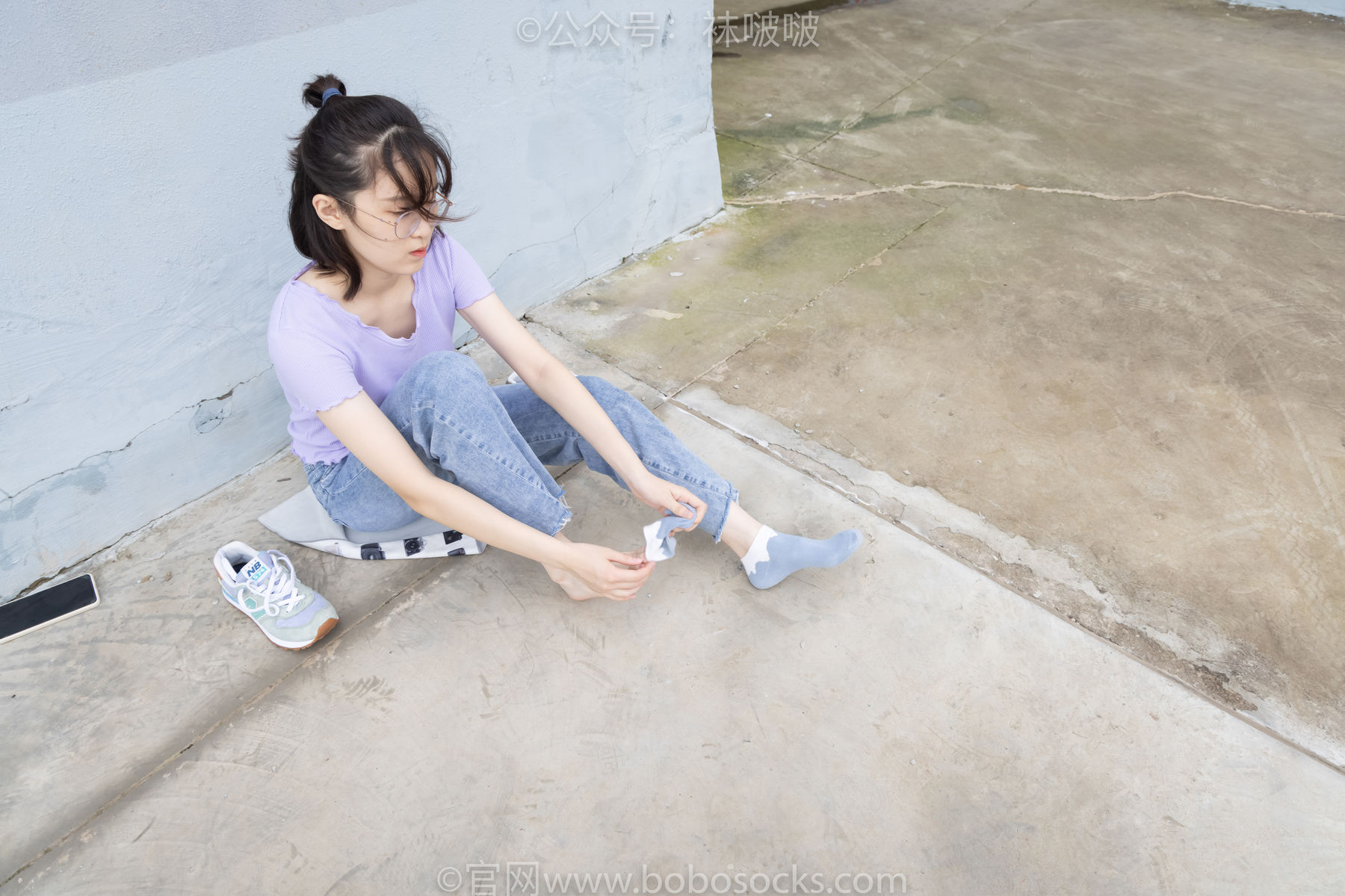 BoBoSocks袜啵啵 No.020 熊熊-NB运动鞋、蓝色短棉袜、裸足