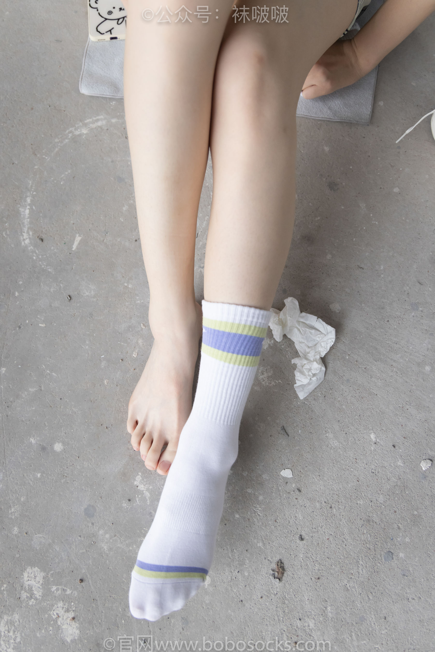 BoBoSocks袜啵啵 No.025 熊熊-安踏运动鞋、白色棉袜、裸足