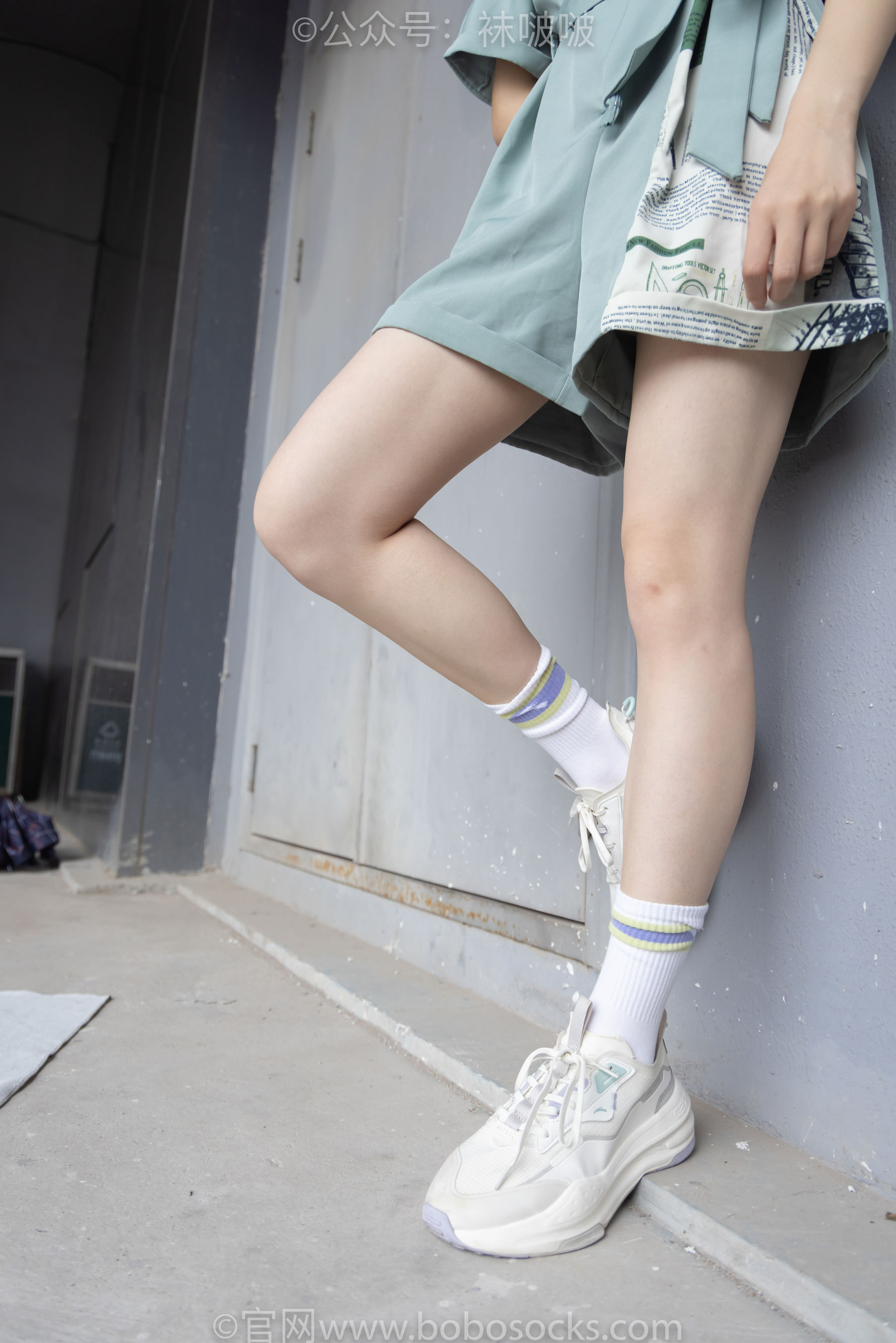 BoBoSocks袜啵啵 No.025 熊熊-安踏运动鞋、白色棉袜、裸足