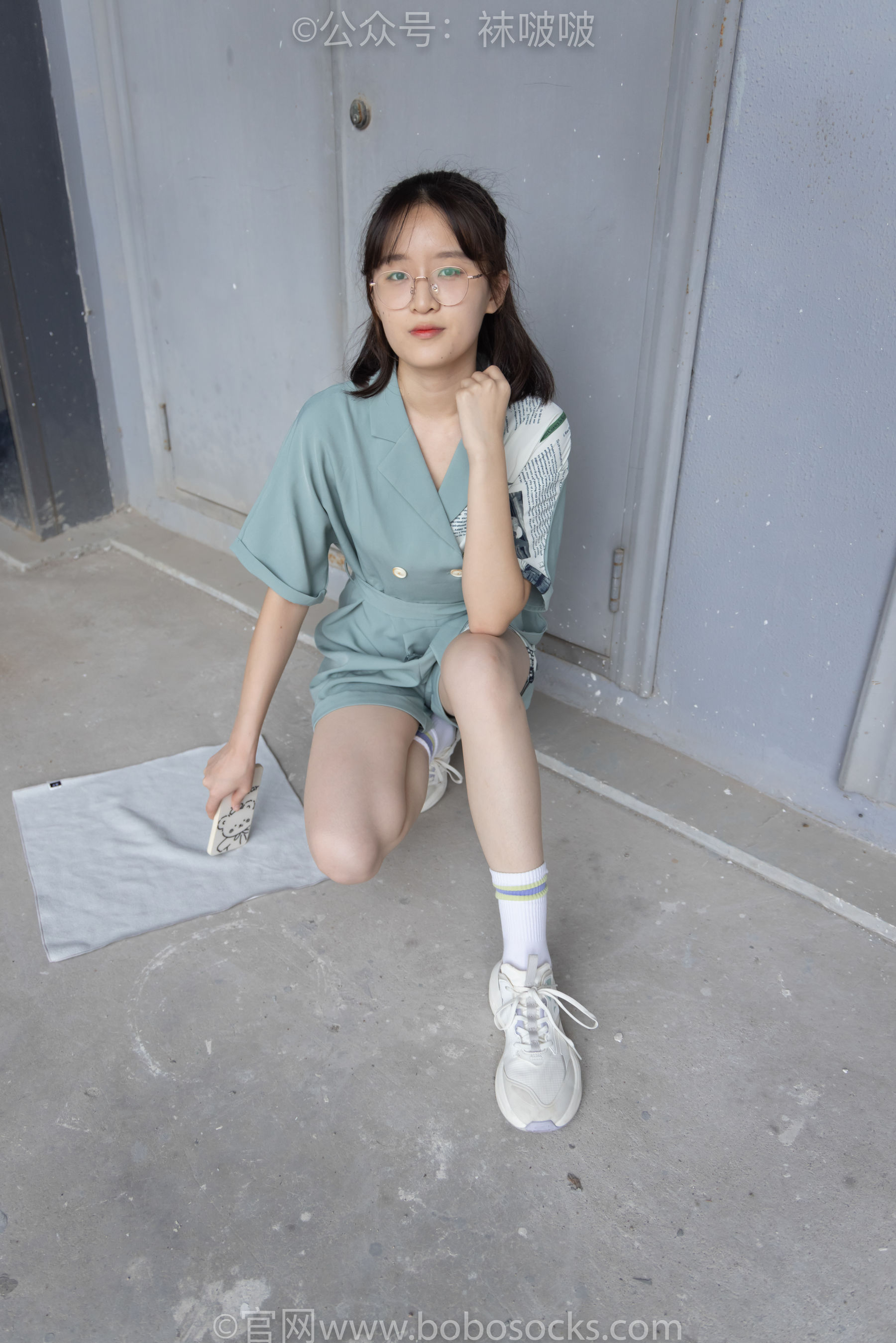 BoBoSocks袜啵啵 No.025 熊熊-安踏运动鞋、白色棉袜、裸足