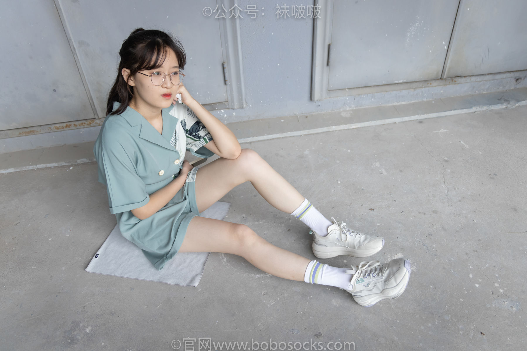 BoBoSocks袜啵啵 No.025 熊熊-安踏运动鞋、白色棉袜、裸足