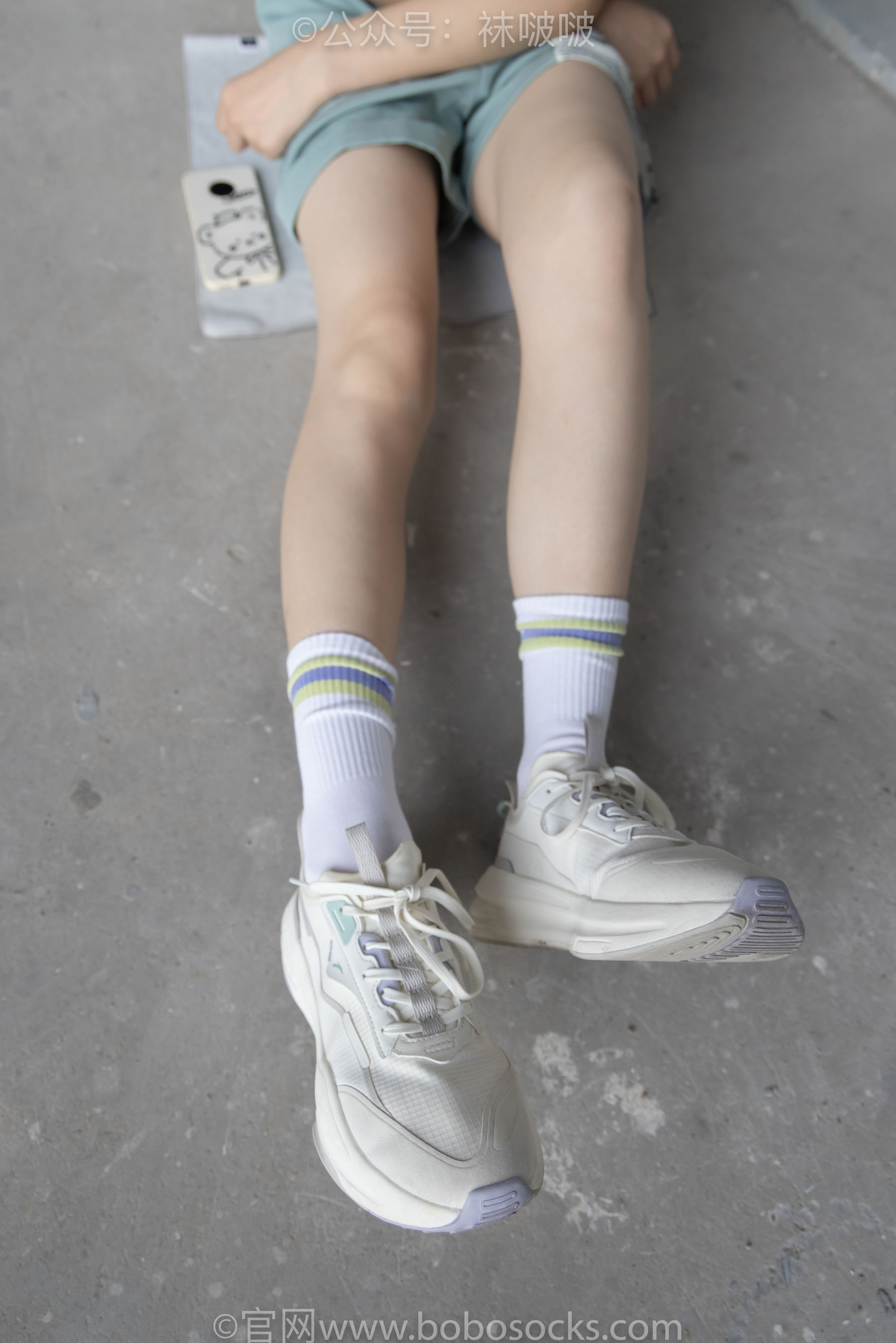 BoBoSocks袜啵啵 No.025 熊熊-安踏运动鞋、白色棉袜、裸足