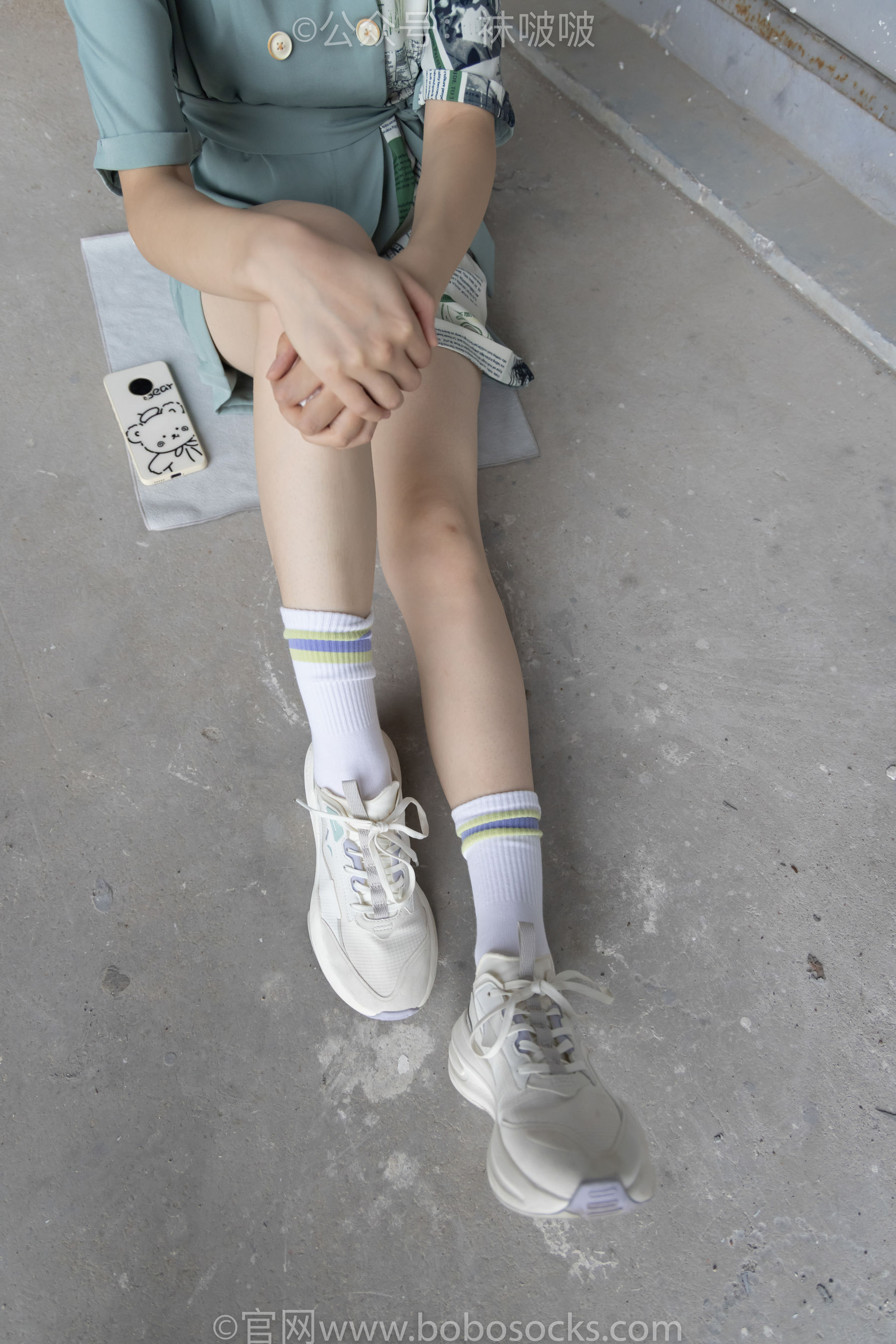 BoBoSocks袜啵啵 No.025 熊熊-安踏运动鞋、白色棉袜、裸足