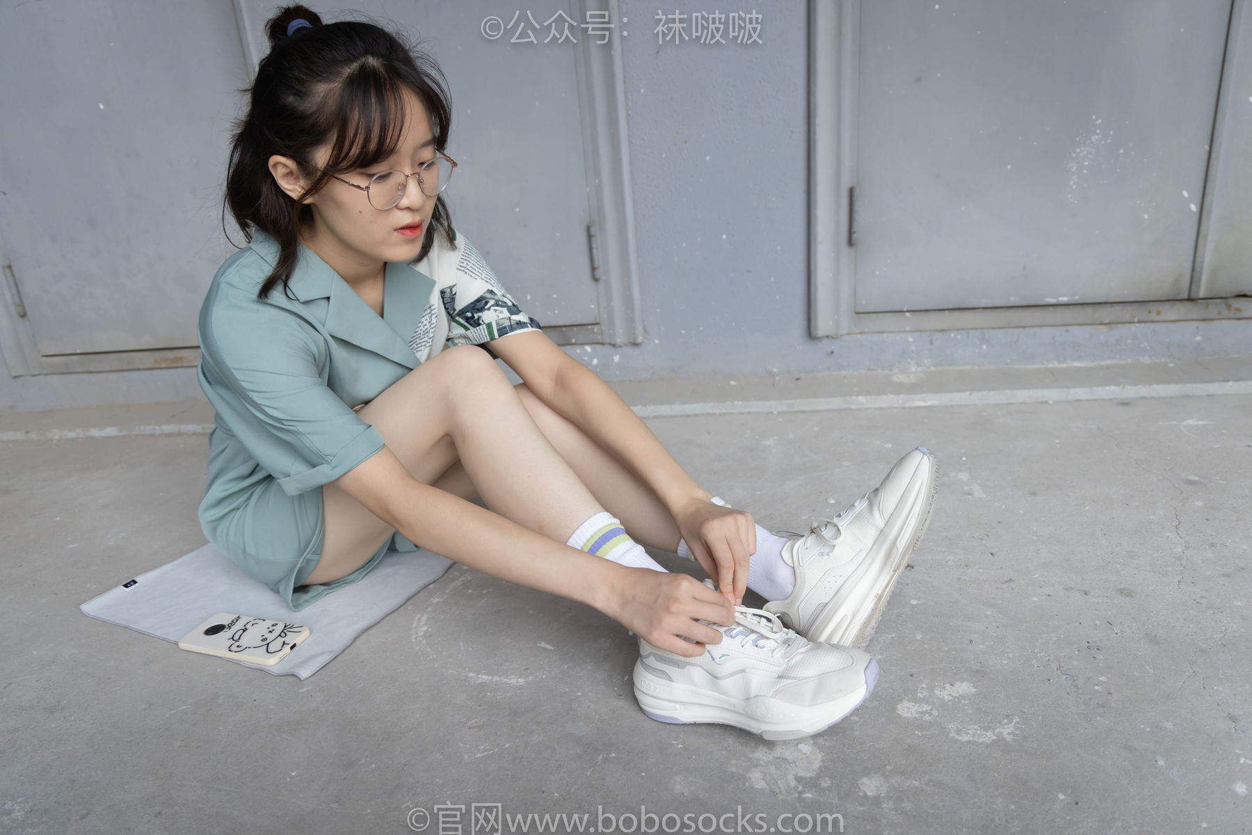 BoBoSocks袜啵啵 No.025 熊熊-安踏运动鞋、白色棉袜、裸足