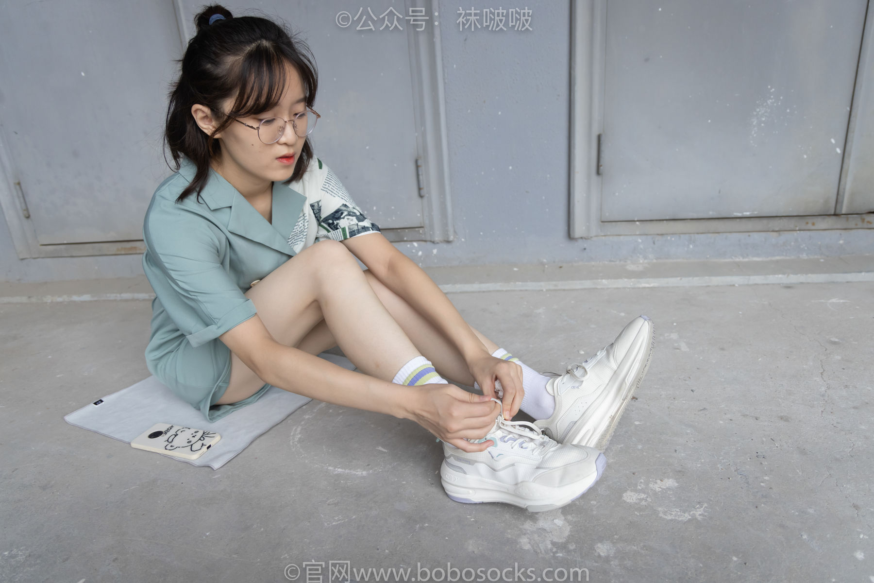 BoBoSocks袜啵啵 No.025 熊熊-安踏运动鞋、白色棉袜、裸足