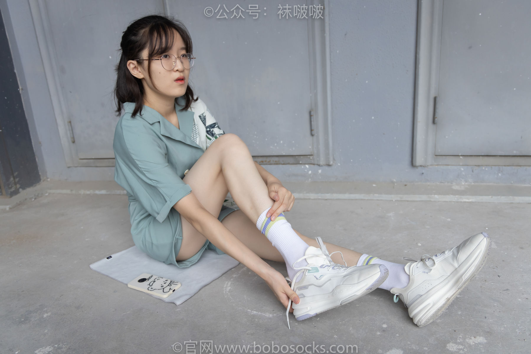 BoBoSocks袜啵啵 No.025 熊熊-安踏运动鞋、白色棉袜、裸足