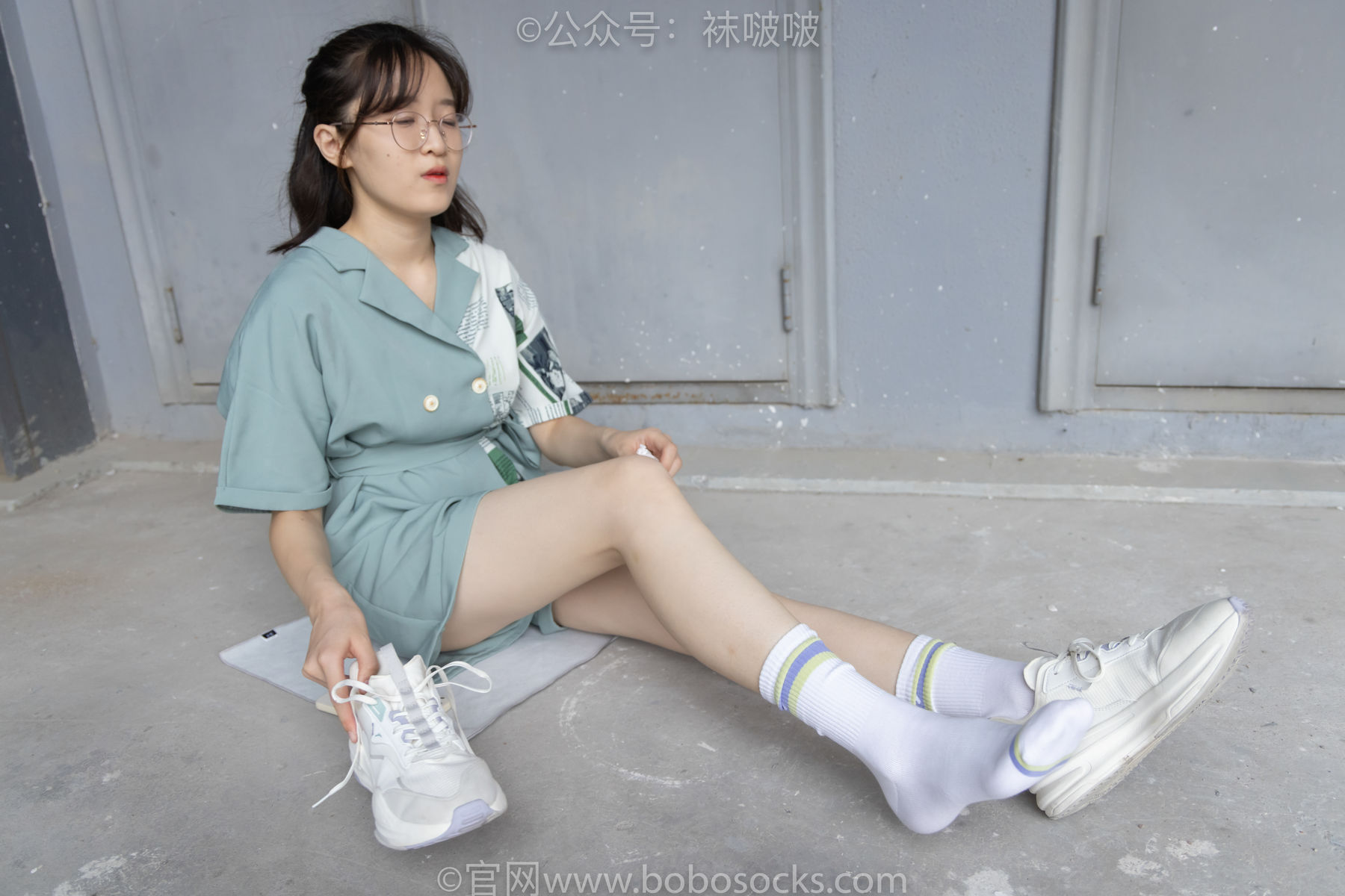 BoBoSocks袜啵啵 No.025 熊熊-安踏运动鞋、白色棉袜、裸足