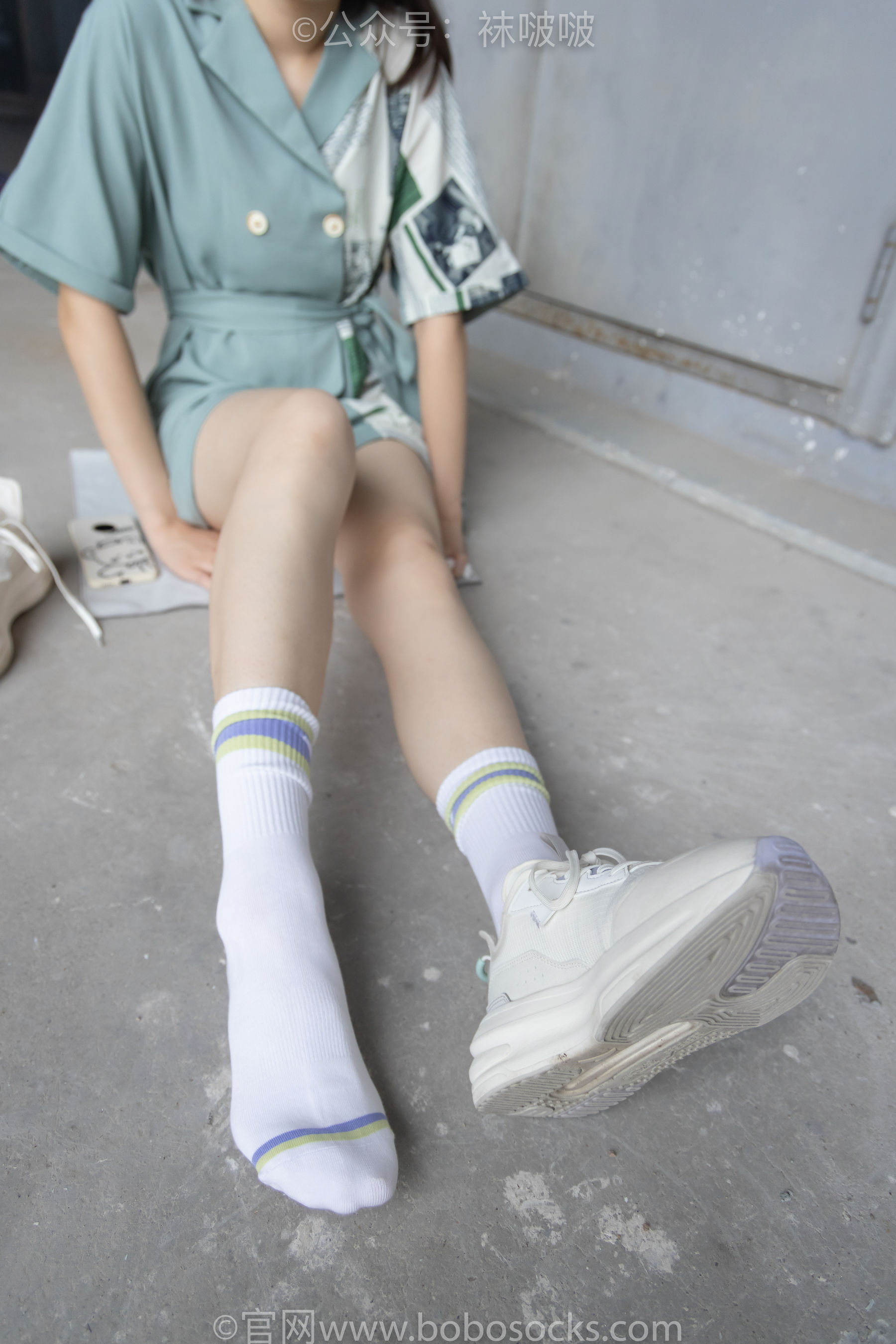 BoBoSocks袜啵啵 No.025 熊熊-安踏运动鞋、白色棉袜、裸足