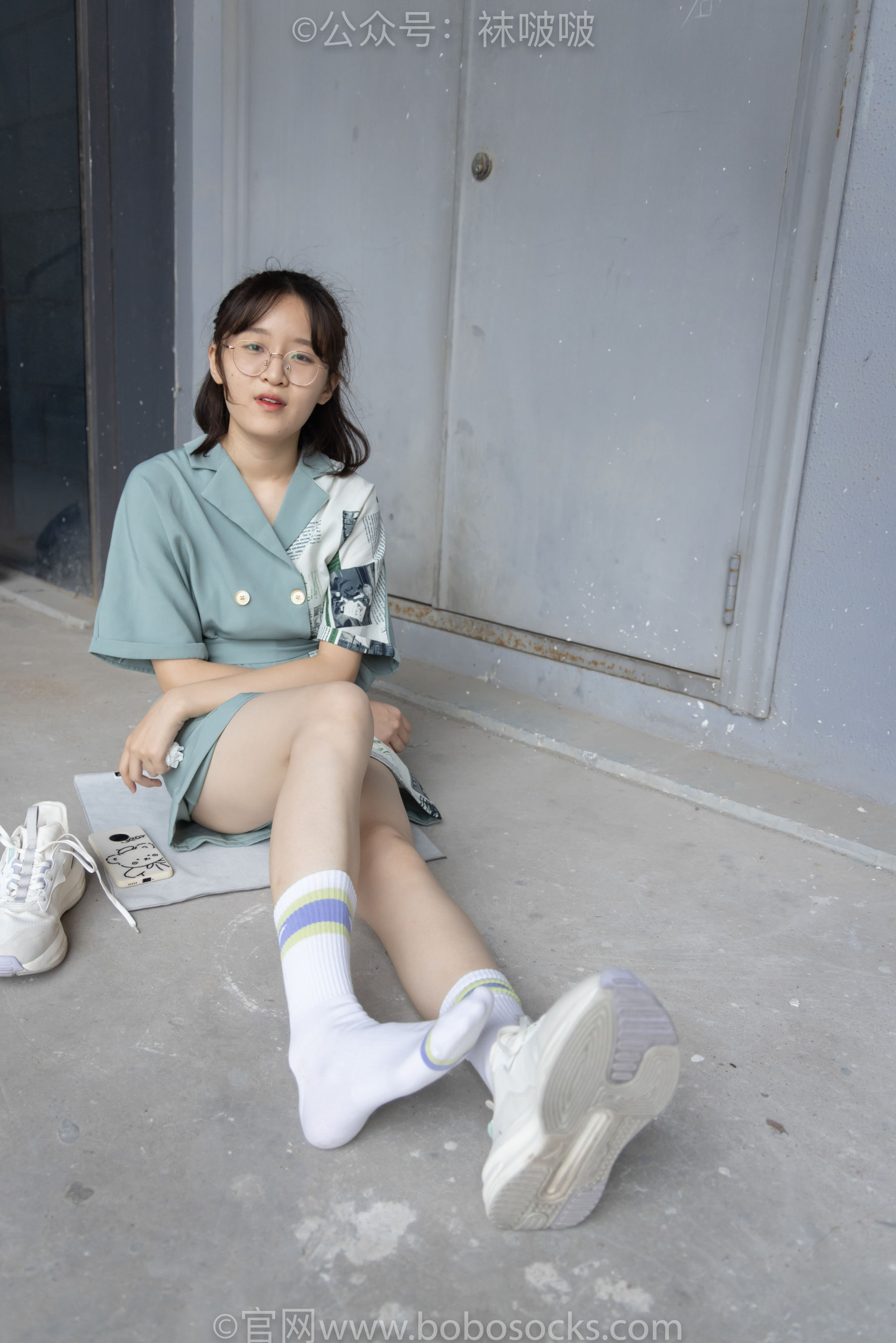 BoBoSocks袜啵啵 No.025 熊熊-安踏运动鞋、白色棉袜、裸足